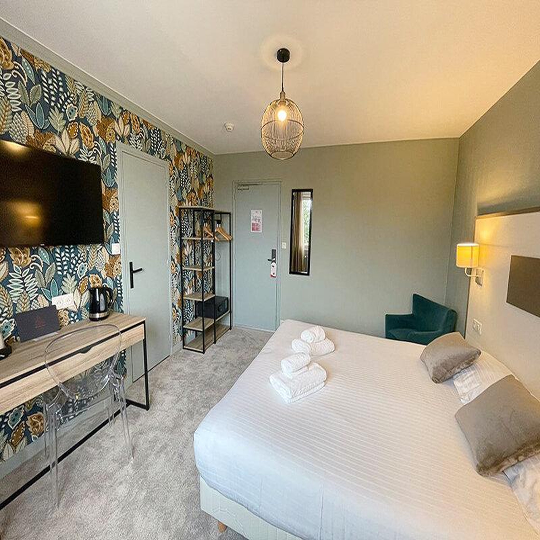 Voir la diapositive 2 : Smartbox 2 jours en hôtel avec dîner au bord de la mer à granville - coffret cadeau séjour