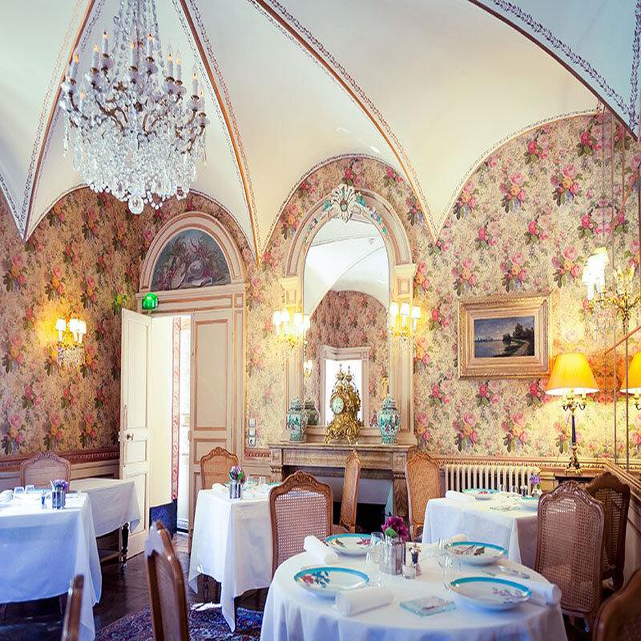 Voir la diapositive 3 : Smartbox 3 jours féériques au château d'apigné 5* avec dîner - coffret cadeau séjour
