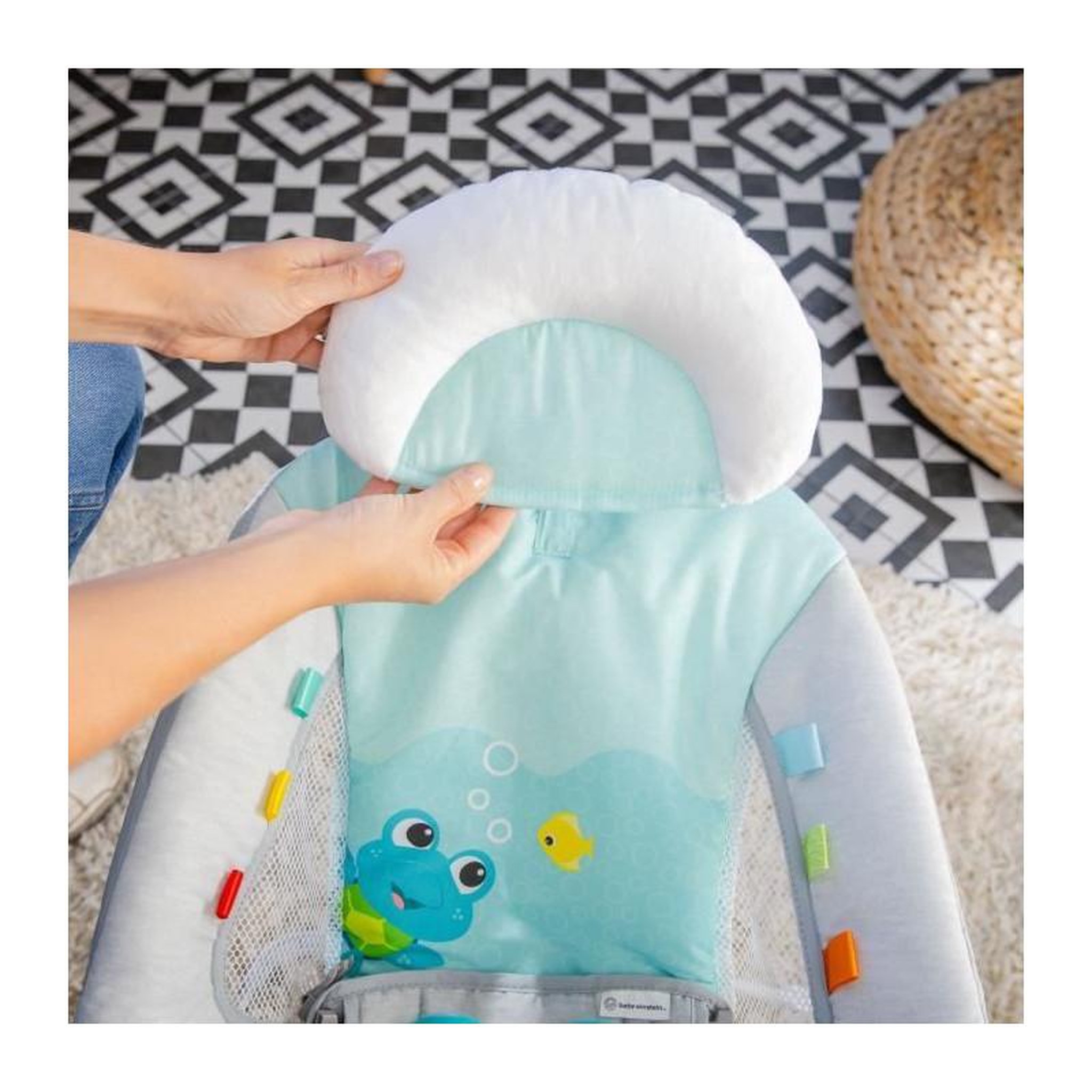 Voir la diapositive 4 : BABY EINSTEIN BABY EINSTEIN Transat Neptune - Ocean Explorers, 15 mélodies, lumieres, vibrations