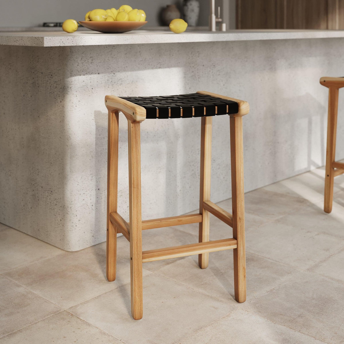 Rendez vous déco Tabouret pour îlot central 68 cm en teck et cuir tressé noir-Kuna