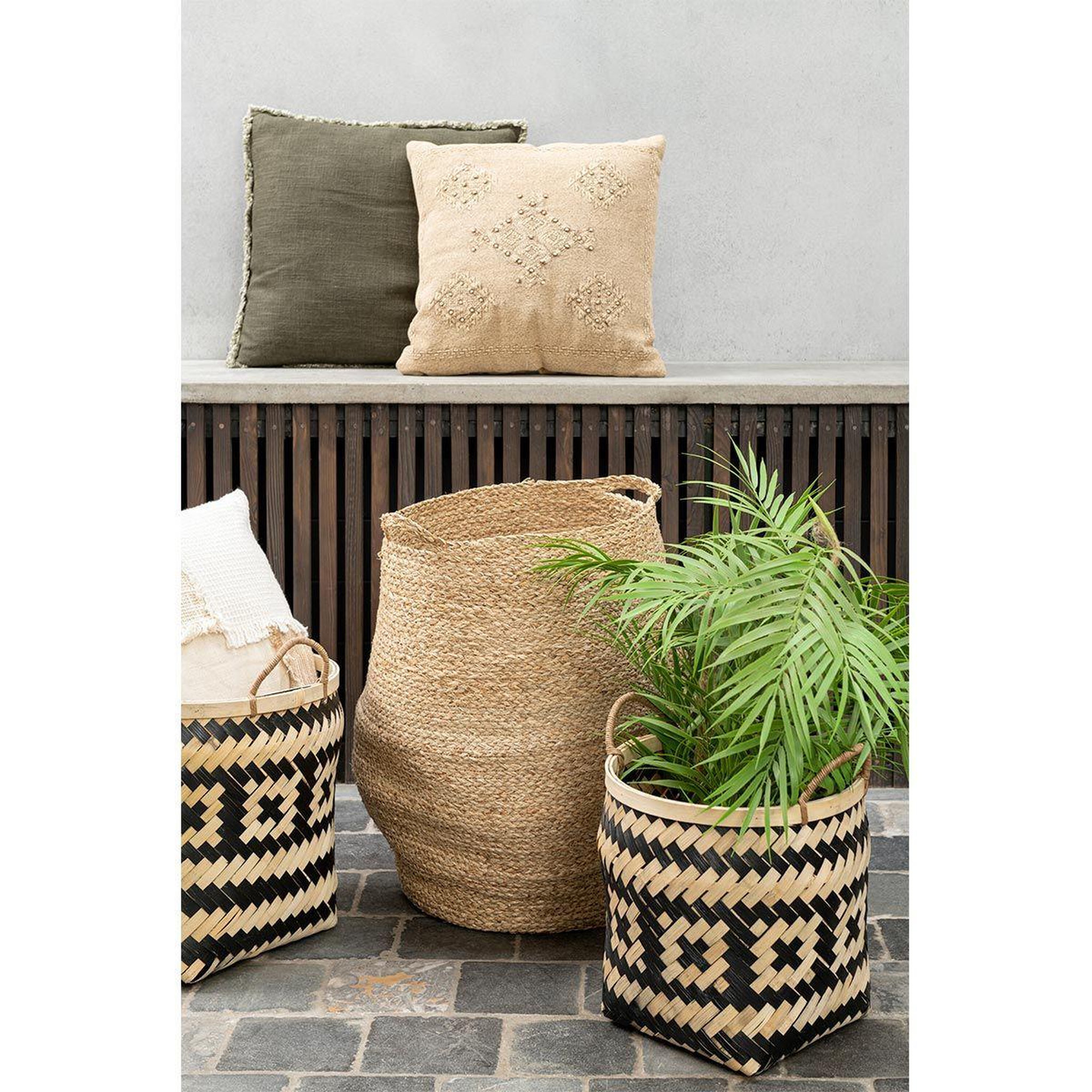 Voir la diapositive 4 : J-LINE Coussin déco  hippy  45x45cm beige