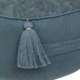Voir la diapositive 2 : ATMOSPHERA Coussin de Sol Pompons  Little Cottage  43cm Bleu