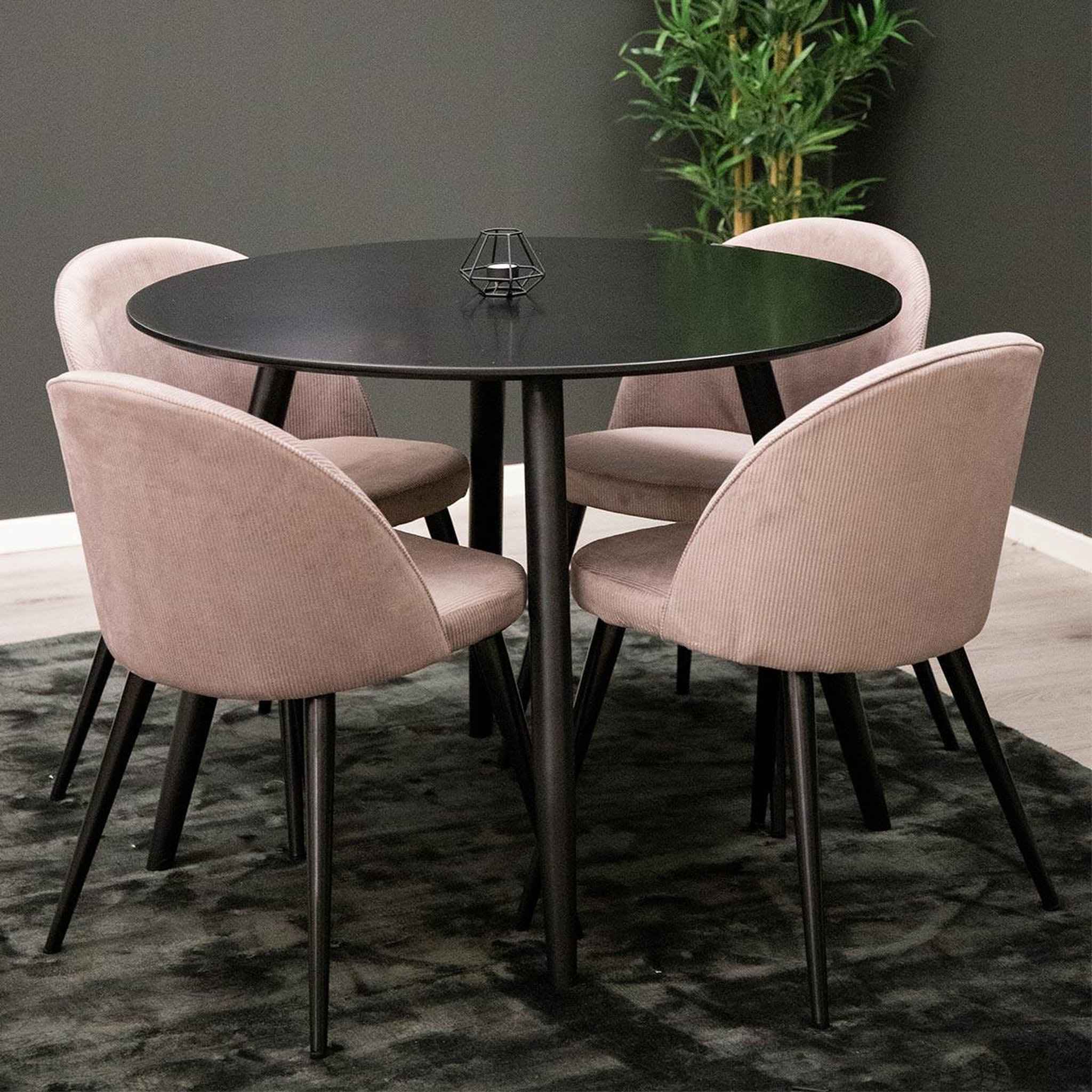 Voir la diapositive 2 : Paris Prix Ensemble table de repas & 4 chaises côtelées  plaza & velvet  100cm noir & rose poudré