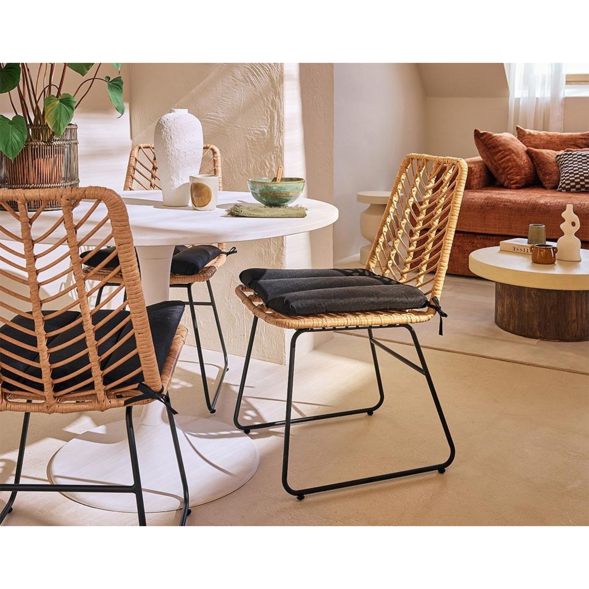 LISA DESIGN Forenza - lot de 4 chaises - effet rotin - coloris bois et noir