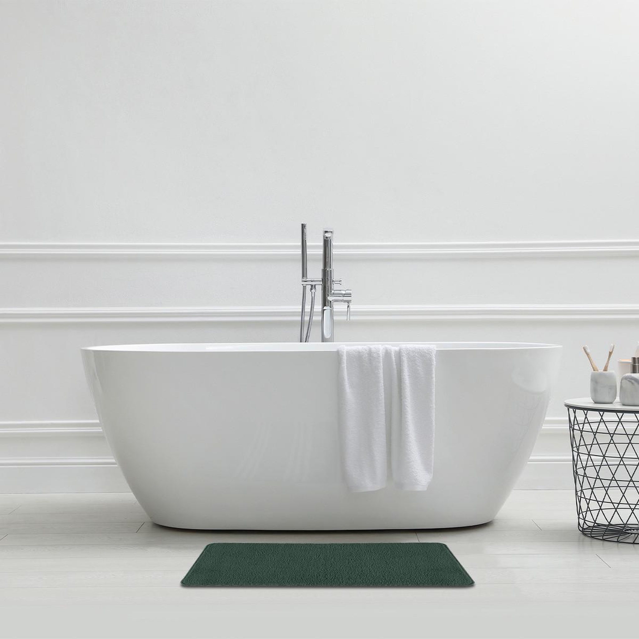 Voir la diapositive 2 : GUY LEVASSEUR Tapis de bain uni 50x80 en polyester 50x80cm