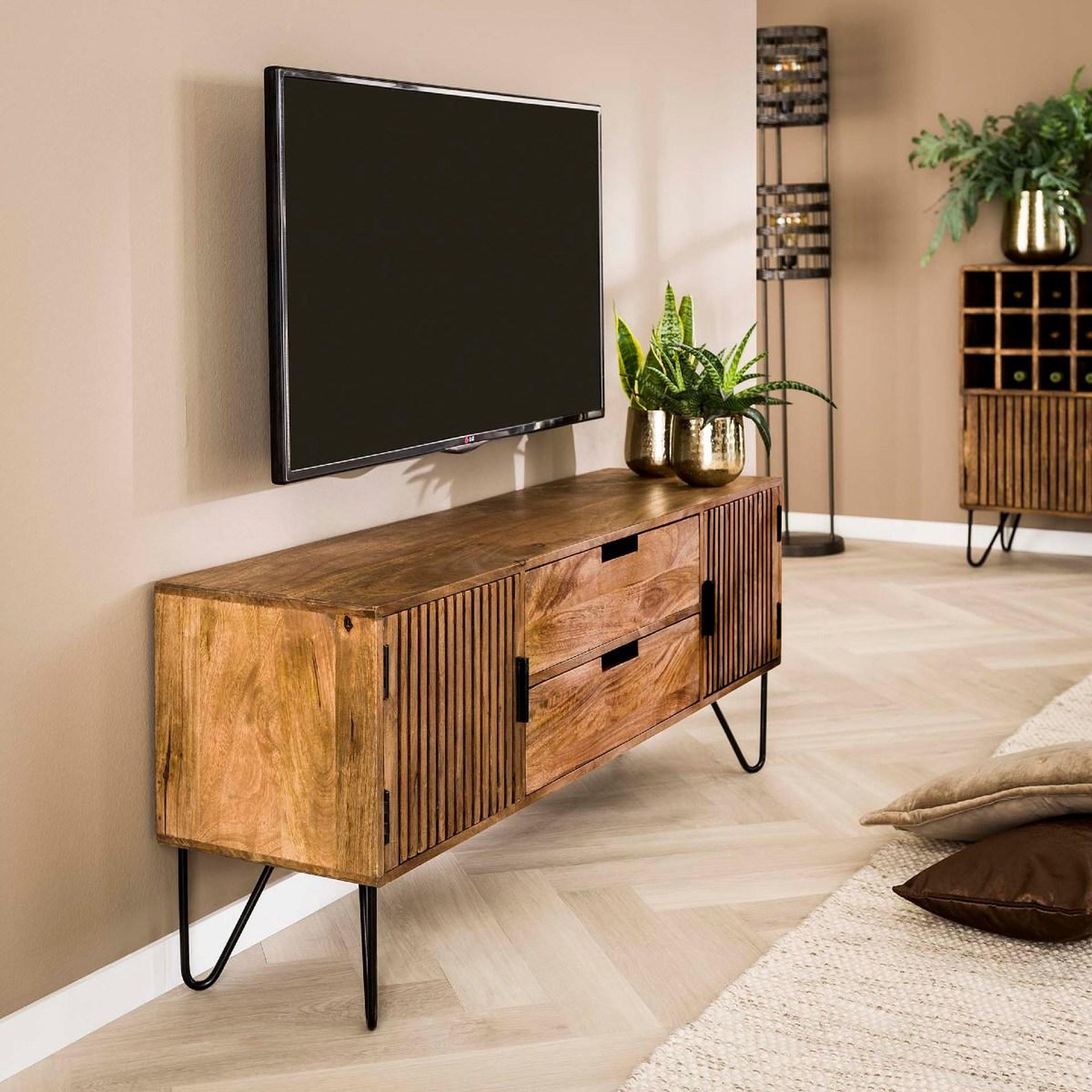 Voir la diapositive 2 : JLC KREATION Meuble tv en bois de manguier 2 portes et 2 tiroirs ateka