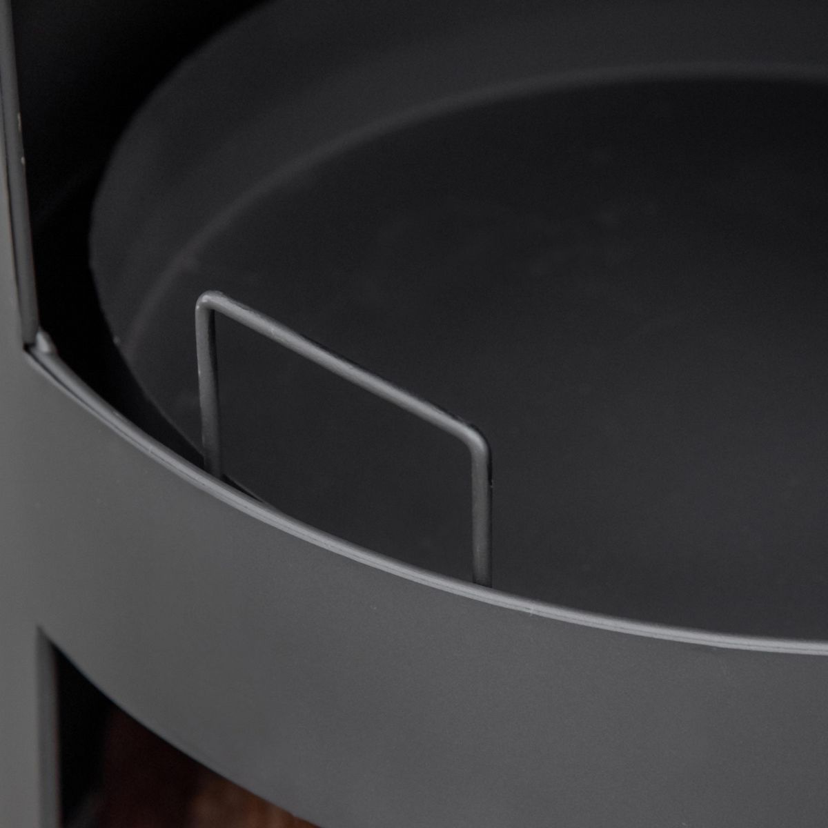 OUTSUNNY Brasero cheminée d'extérieur H.133 Ø 45 cm tisonnier large foyer - espace de rangement pour bûches - métal noir