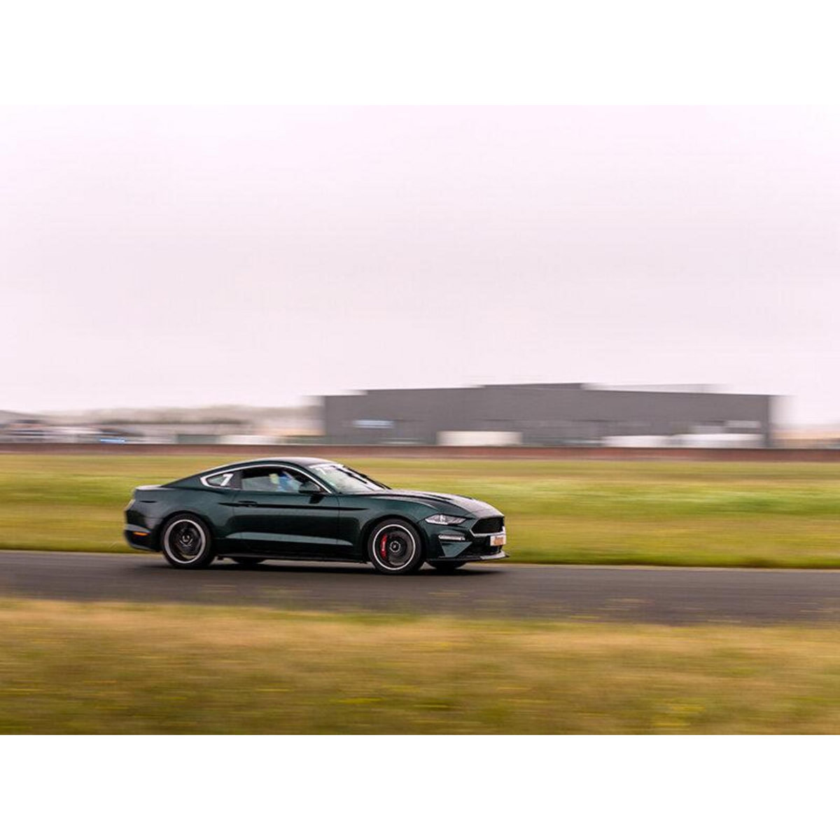 Smartbox Stage de pilotage : 2 tours de circuit au volant d'une Ford Mustang Bullitt - Coffret Cadeau Sport & Aventure