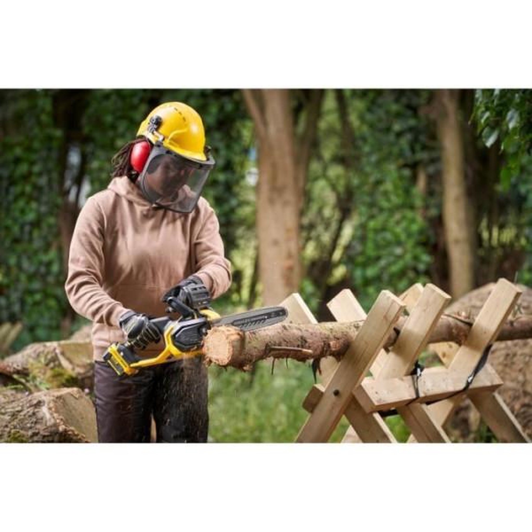 Voir la diapositive 4 : STANLEY FATMAX STANLEY FATMAX - TRONCONNEUSE 18V BRUSHLESS 33CM - Fourni avec une chaine, un chargeur et une batterie 4AH