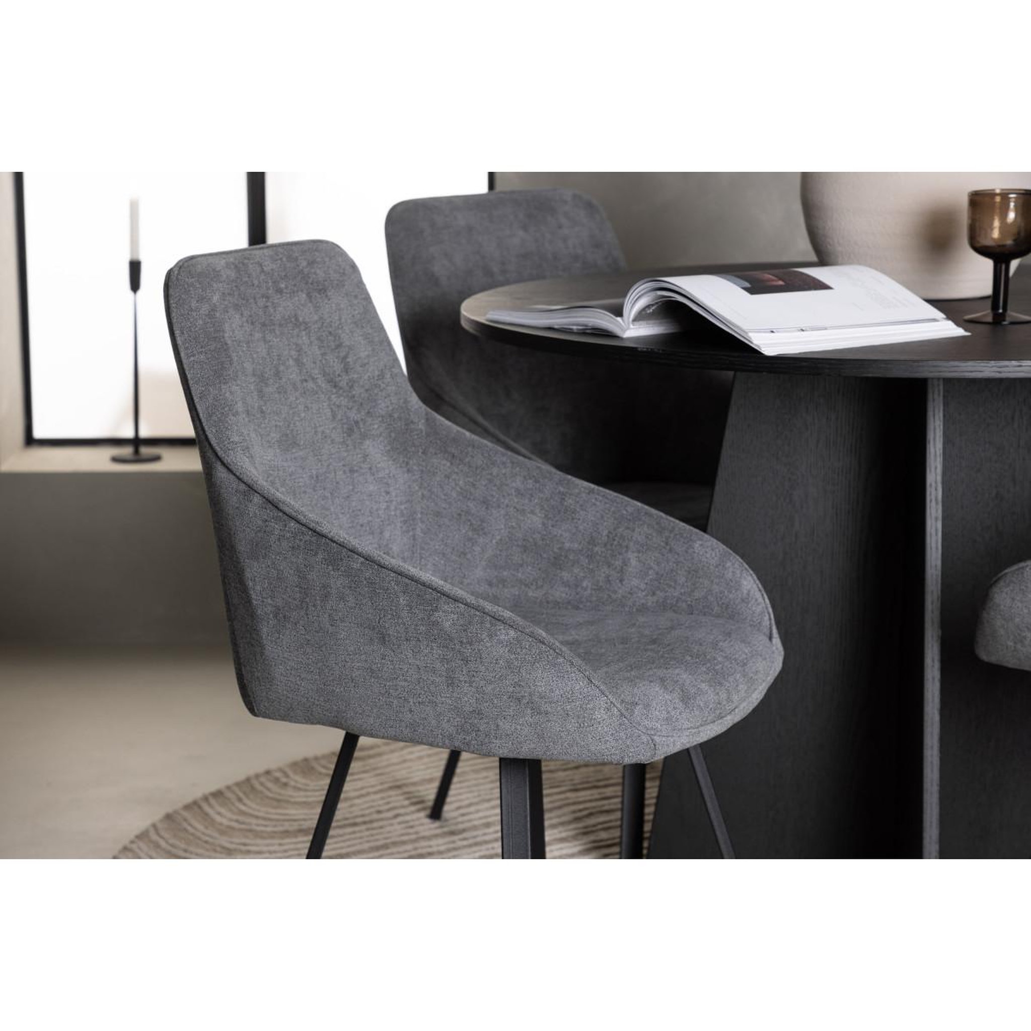 Voir la diapositive 4 : Paris Prix Ensemble table à manger & 4 chaises  bootcut & rosie  110cm gris & noir