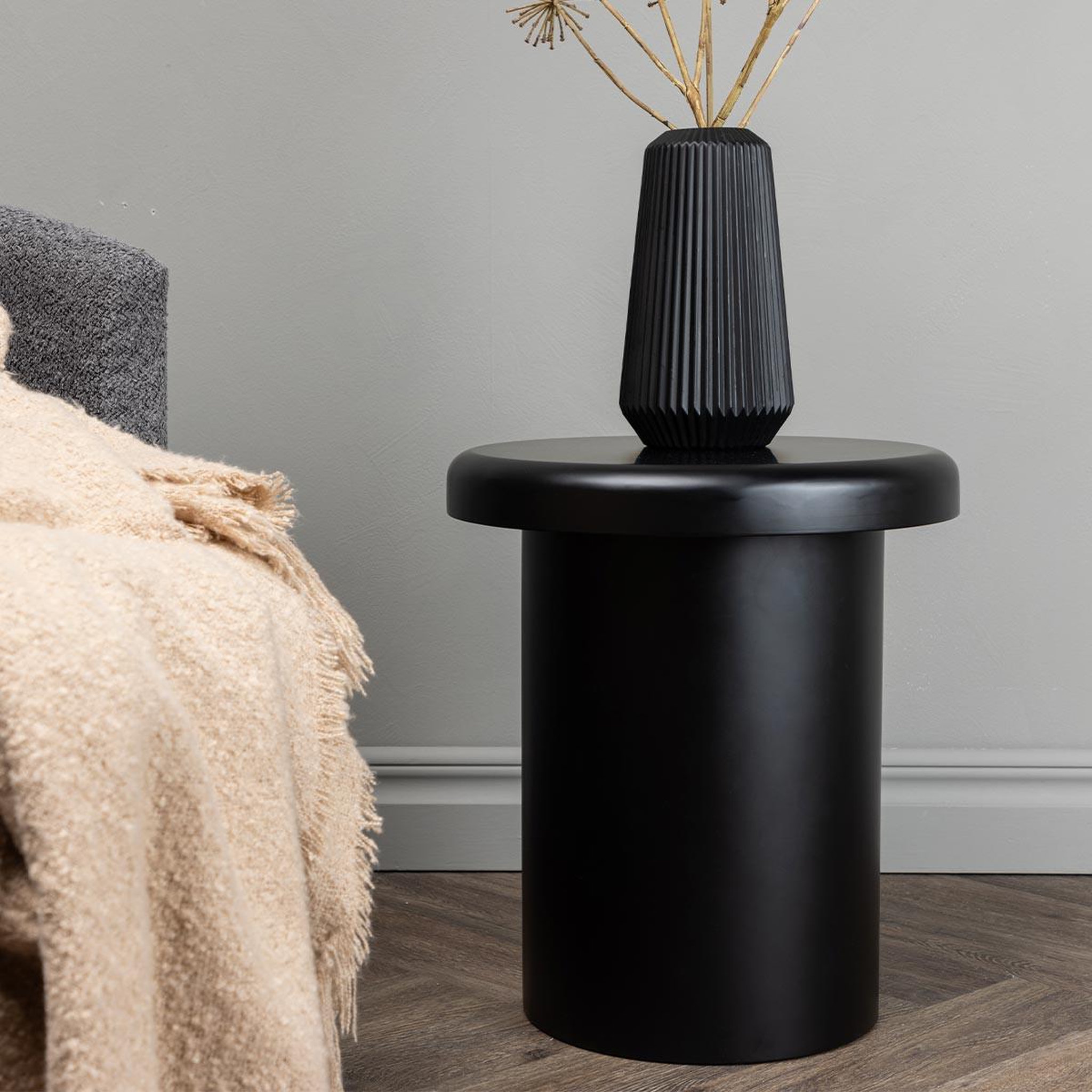 Voir la diapositive 3 : Paris Prix Table d'appoint design  namsos  45cm noir
