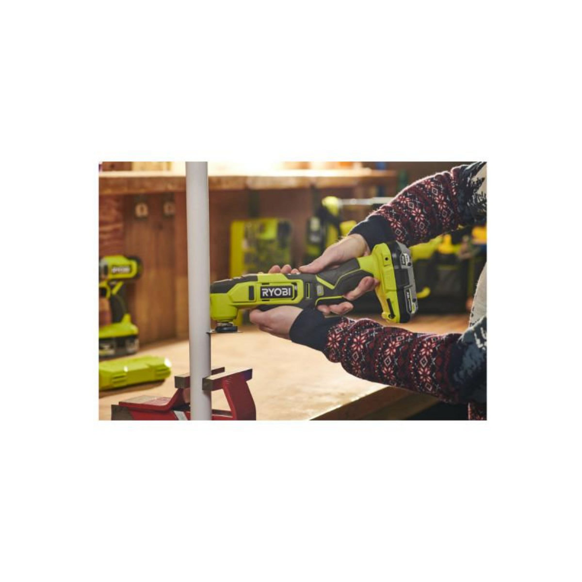 Ryobi Multitool RYOBI 18V One+ - 11 accessoires - sans batterie ni chargeur - RMT18-0