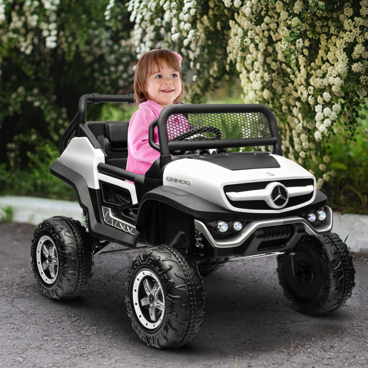 HOMCOM Voiture électrique 4x4 pour enfants de 3 à 8 ans 12 V Mercedes-Benz Unimog 2 moteurs avec télécommande, roues suspendues, klaxons, lumières, musique, blanc