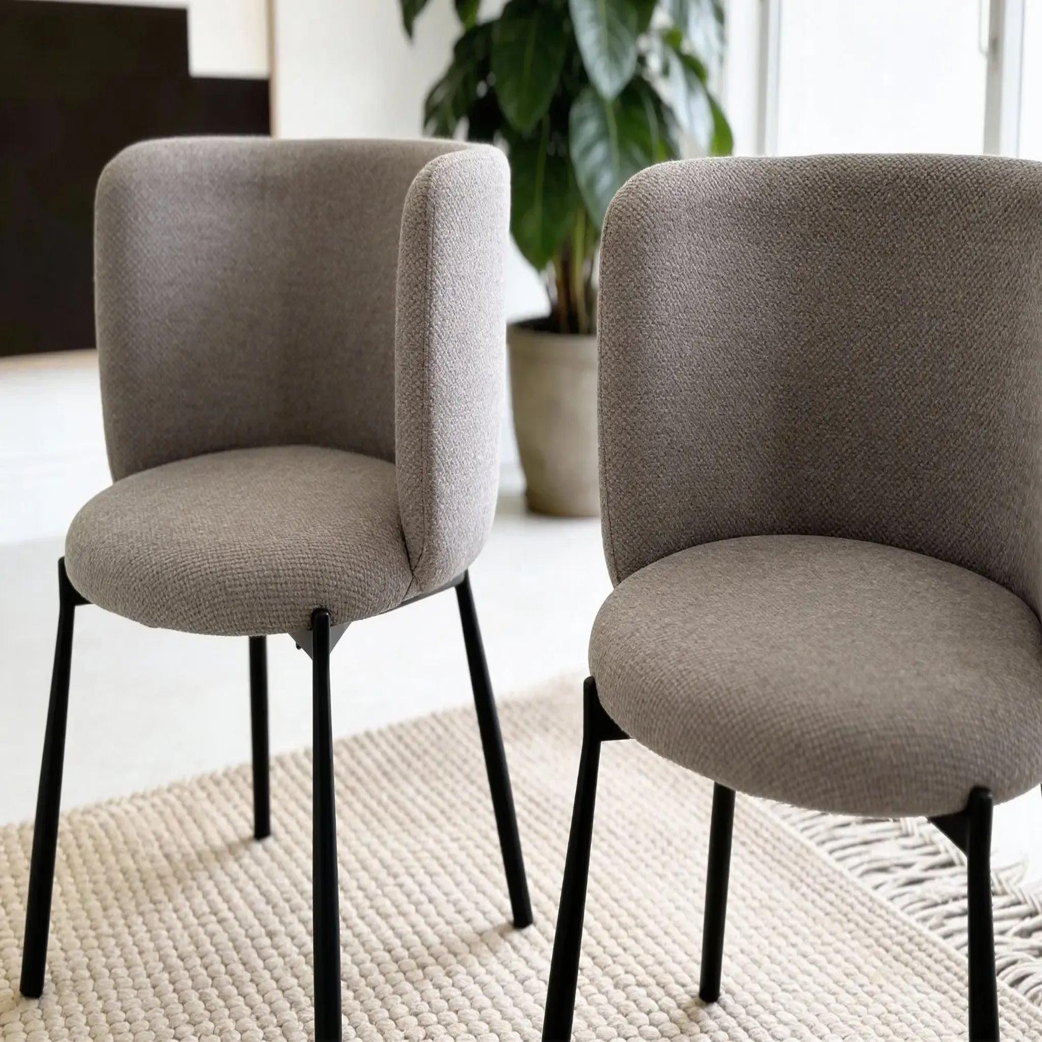 Voir la diapositive 3 : CASANOVA PARIS Ora - lot de 2 chaises pieds en métal noir