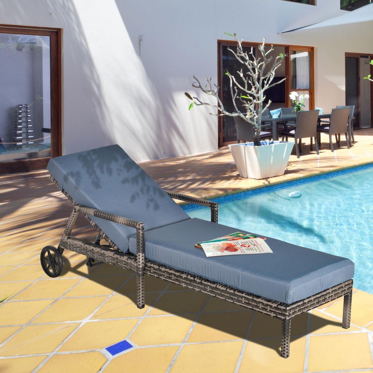 OUTSUNNY Transat bain de soleil grand confort : matelas, têtière, inclinaison réglable multipositions, accoudoirs, roulettes résine tressée gris