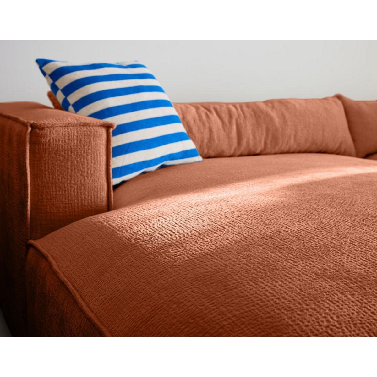 LISA DESIGN Ela - canapé d'angle gauche 4 places - en tissu velours relief