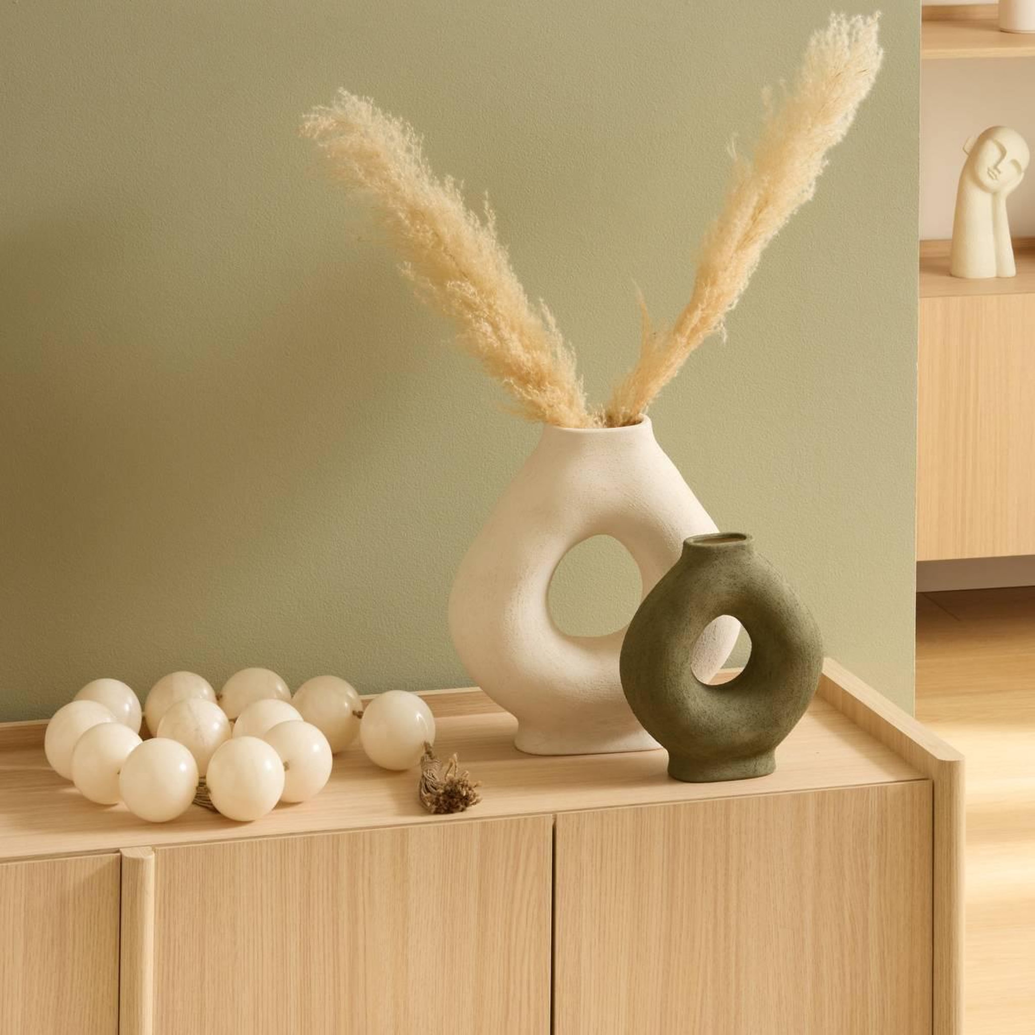 Voir la diapositive 4 : ATMOSPHERA Vase design en dolomite  bréa  23cm vert