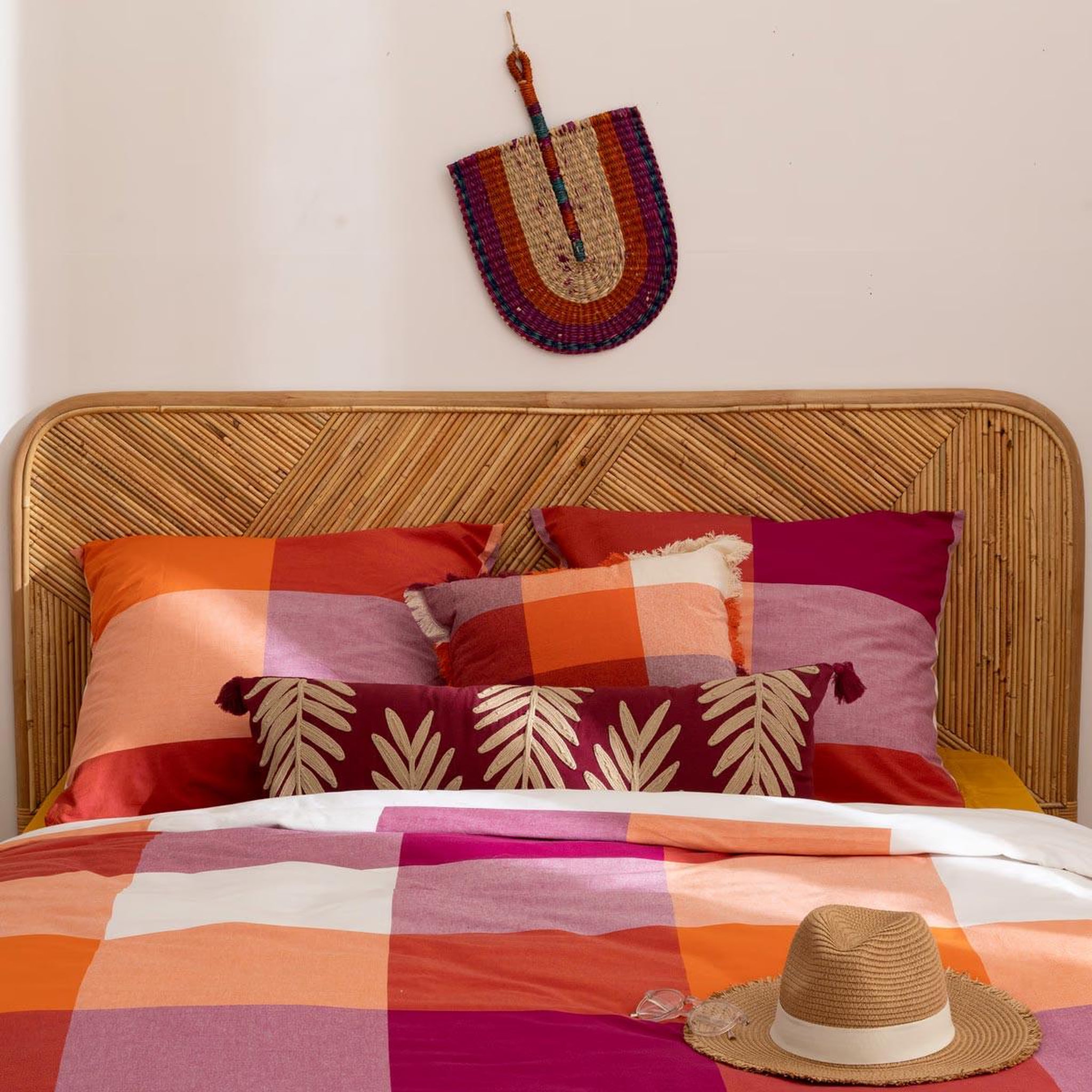 Voir la diapositive 2 : ATMOSPHERA Coussin déco brodé  yucatan  30x80cm aubergine