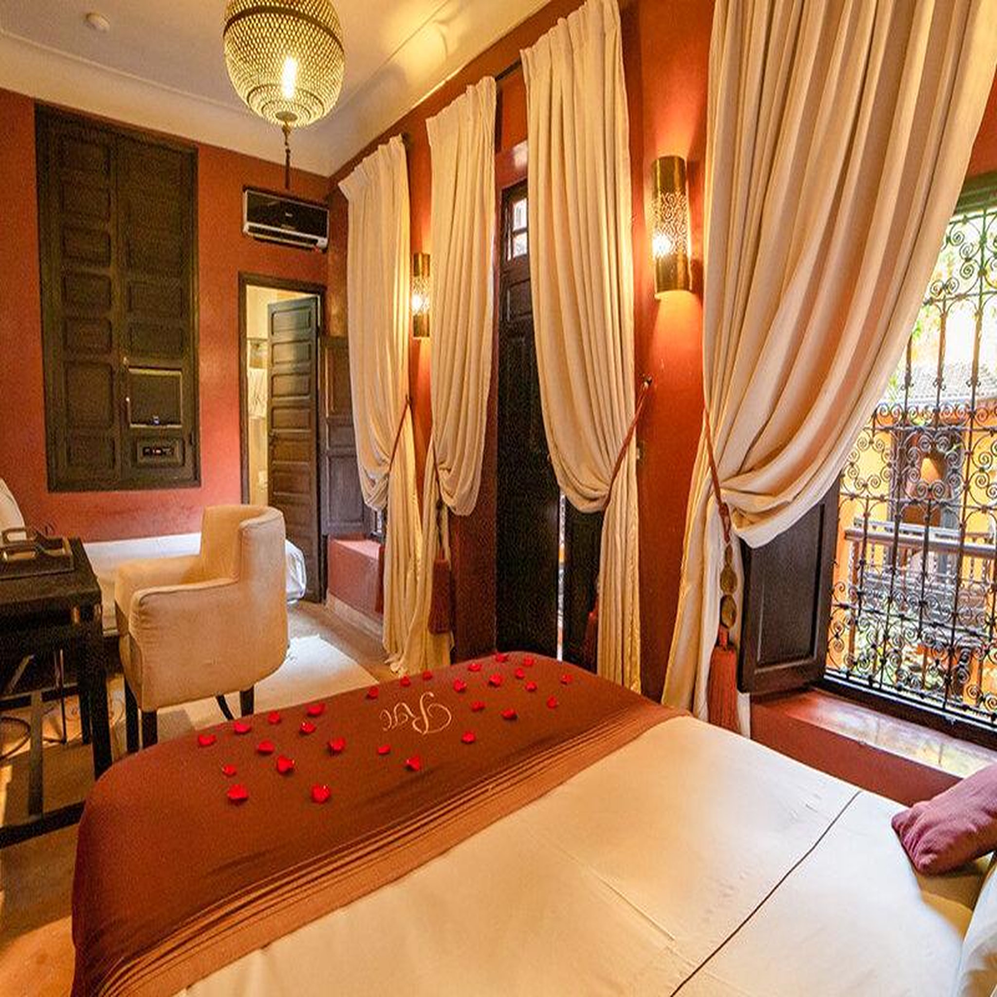 Voir la diapositive 3 : Smartbox 3 jours en riad avec hammam et excursion en dromadaire dans la palmeraie de marrakech - coffret cadeau séjour