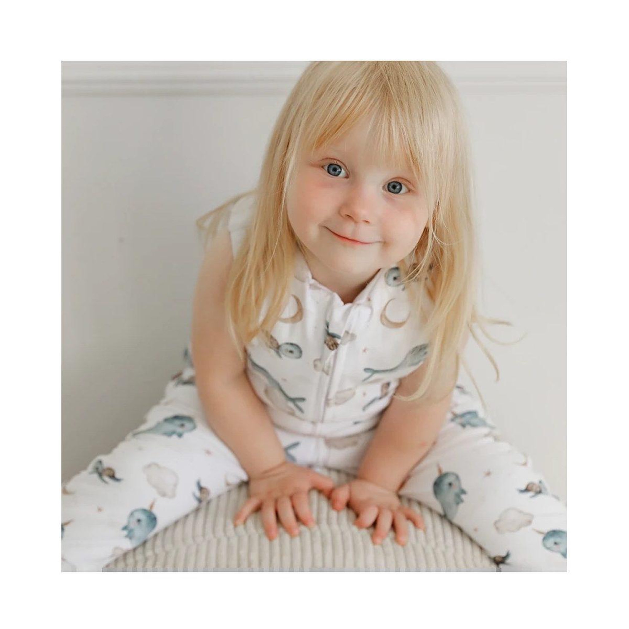 Voir la diapositive 2 : WALDIN Gigoteuse à jambes en coton 2,5 TOG - taille M (3-4 ans) - motif baleine, blanc
