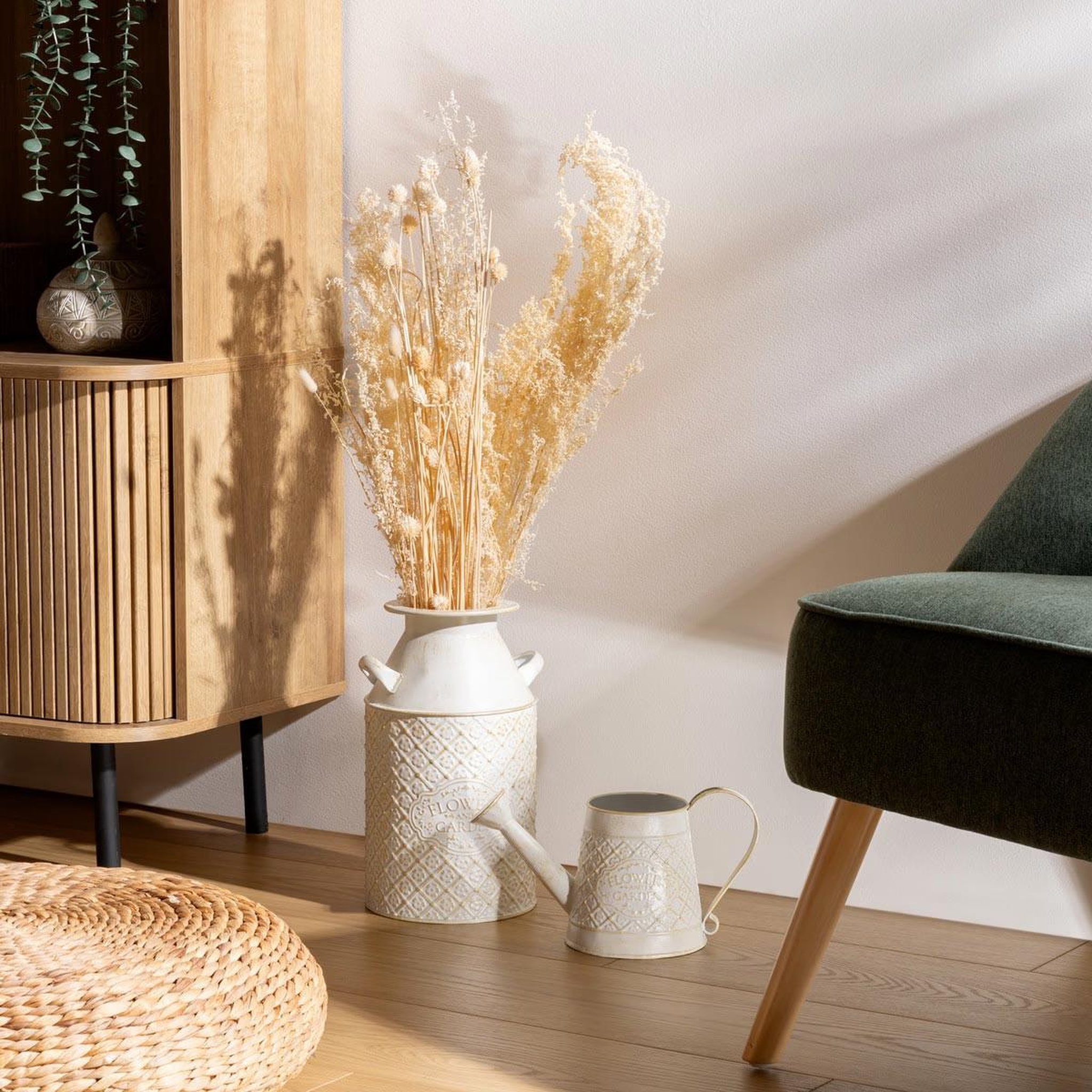 Voir la diapositive 4 : ATMOSPHERA Pot à lait en métal  tino  31cm blanc