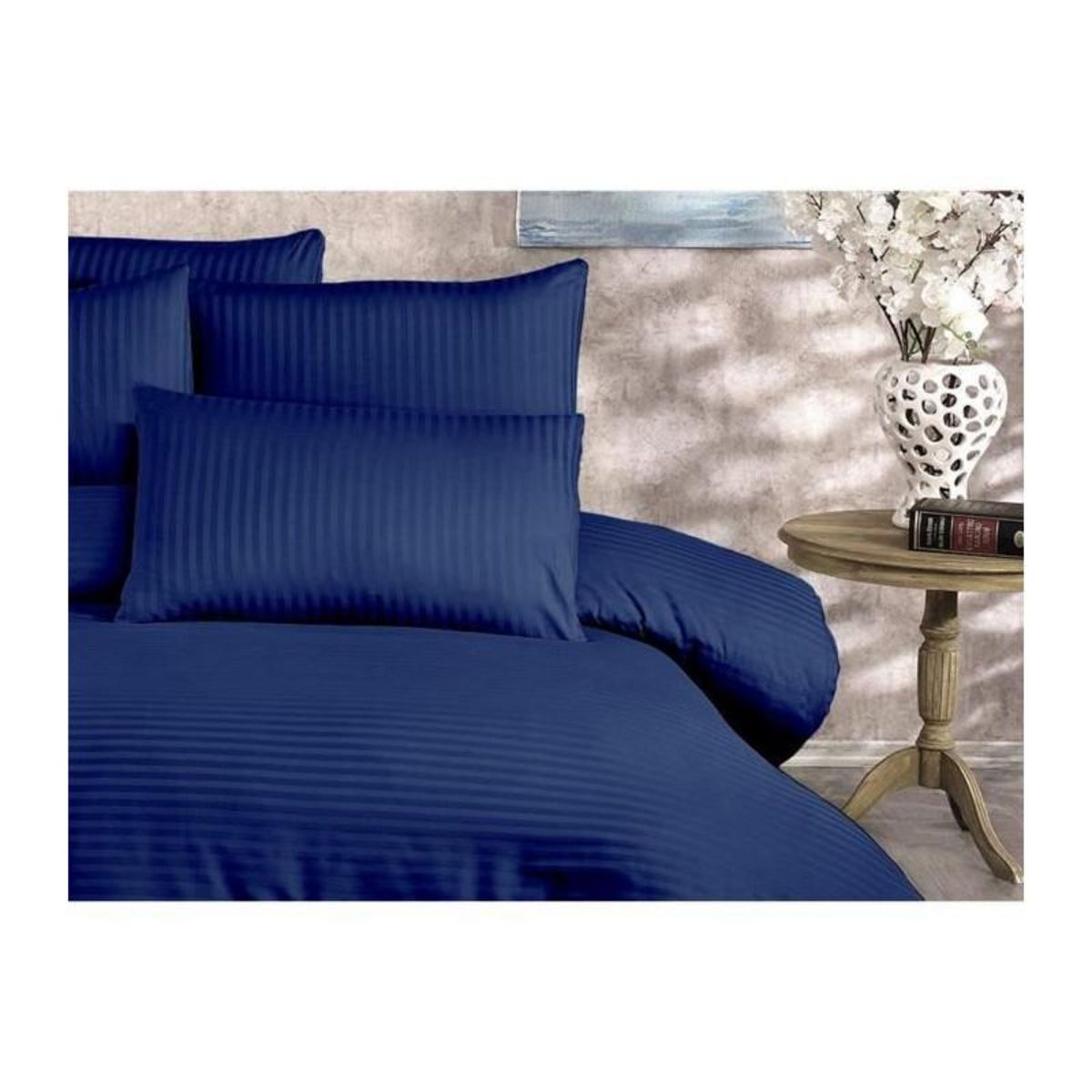 GENERIQUE Parure de lit - 1 housse de couette 220 x 240 cm + 2 taies d'oreiller 60 x 60 cm - 70% polyester, 30% coton - Bleu