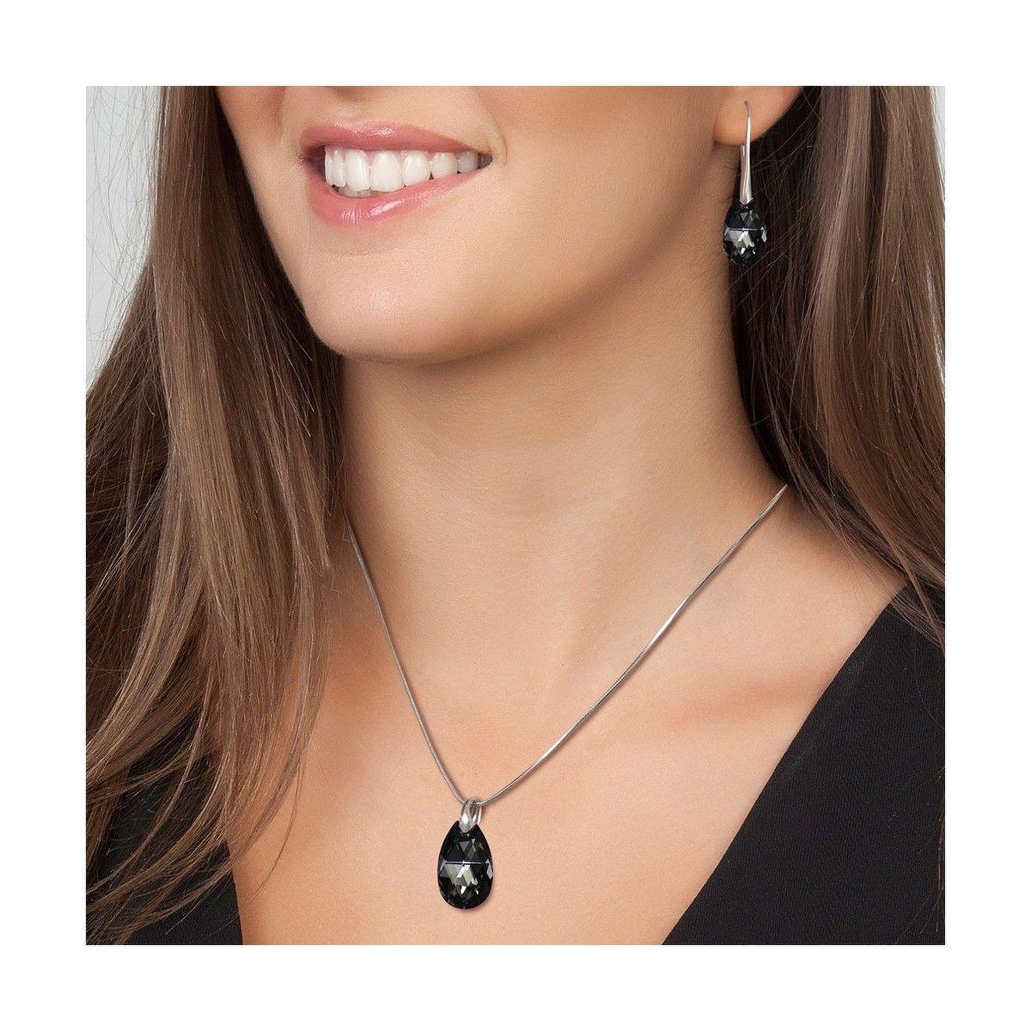 Voir la diapositive 2 : SC CRYSTAL Parure collier et boucles d'oreilles SC Crystal ornée de Cristaux scintillants