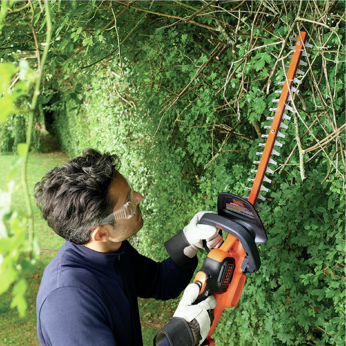 Black & Decker Taille-Haies sans fil LITHIUM 18 V POWERCOMMAND? avec Batterie Slide Pack LITHIUM 18 volts - 2 Ah + chargeur 2AH