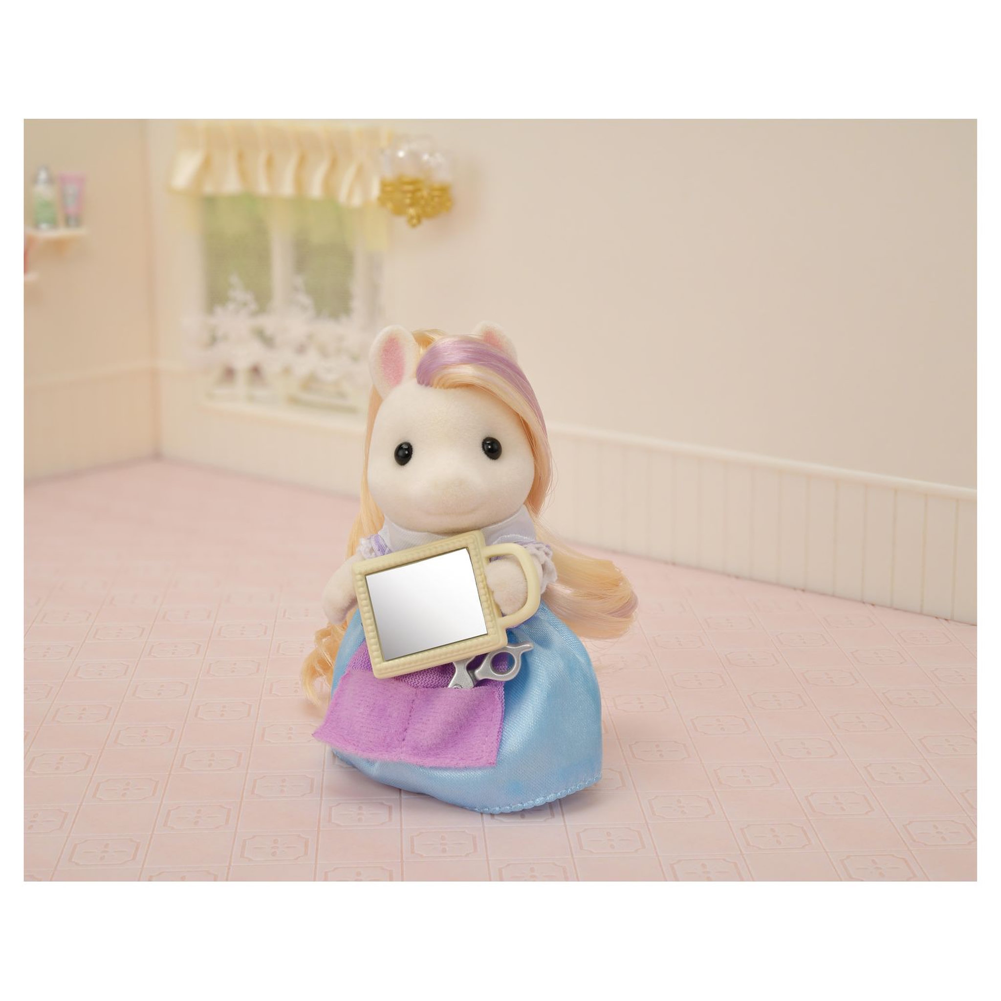 Voir la diapositive 7 : Epoch d'Enfance 5644 La maman poney et son kit de coiffure - Sylvanian Families