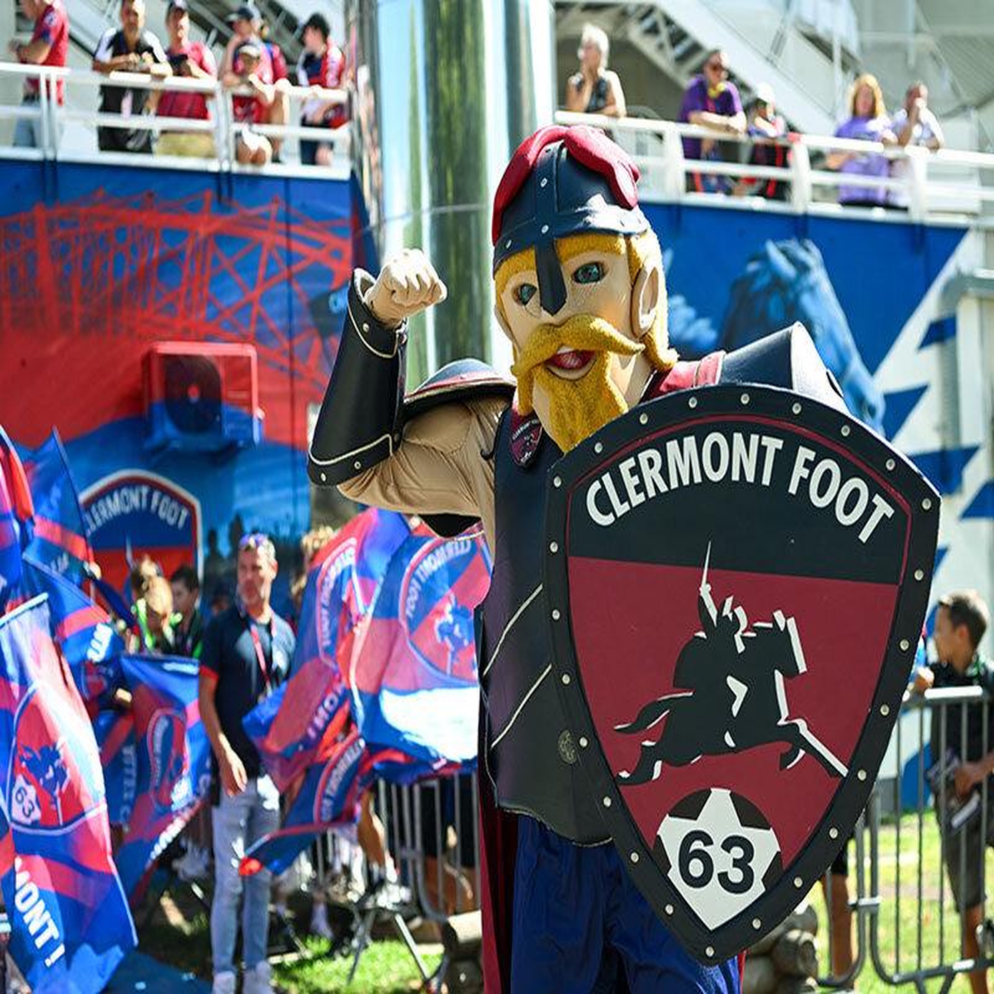 Voir la diapositive 2 : Smartbox Clermont foot 63 : bon cadeau de 49,90 € sur la billetterie pour un match au choix pour 2 personnes - coffret cadeau multi-thèmes