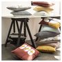 Voir la diapositive 3 : TODAY Coussin fantaisie déhoussable en coton 145 g/m2  1 face velours 1 face motif géométrique TERRA ROSA