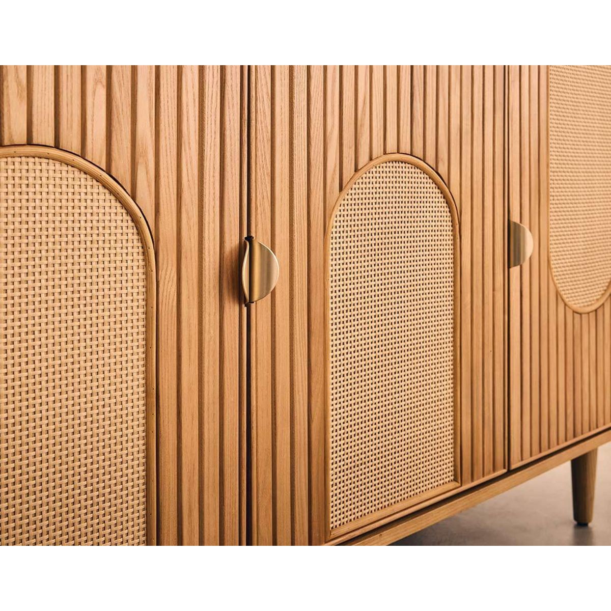 LISA DESIGN Milazzo - buffet bas - bois plaqué chêne et cannage - 4 portes - 176 cm