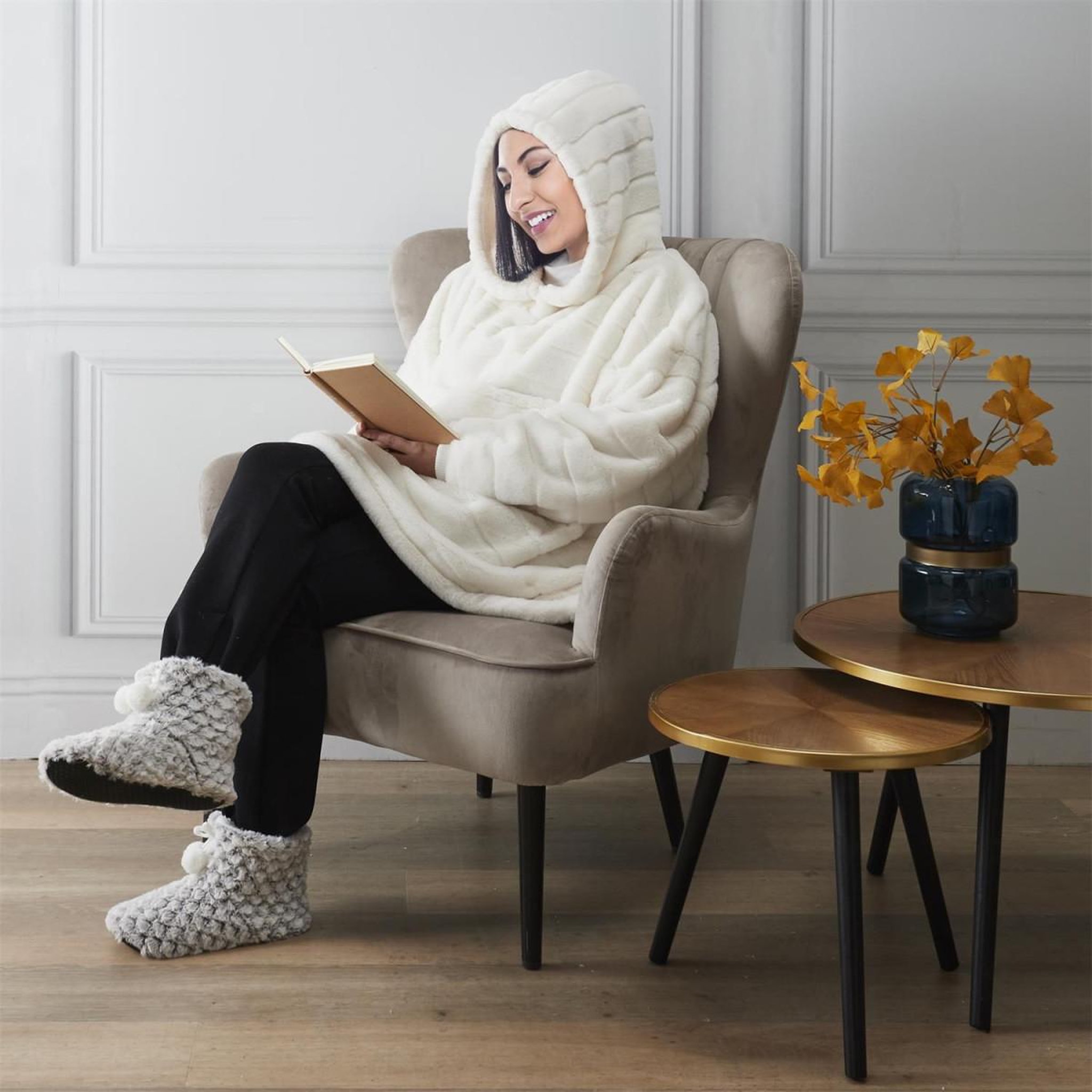 Voir la diapositive 3 : The Home Deco Factory Sweat à capuche  fausse fourrure  85x118cm blanc