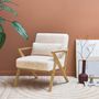 Voir la diapositive 3 : SWEEEK Fauteuil scandinave bois d'hévéa et tissu effet fausse fourrure blanc crème