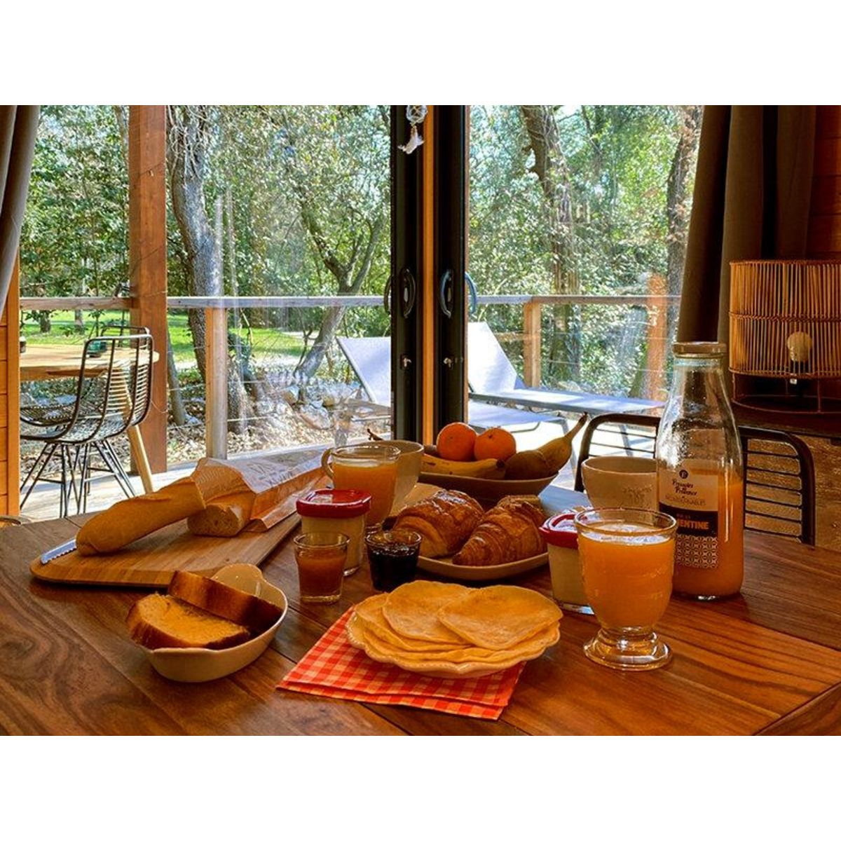 Smartbox Séjour de 2 jours en lodge avec bain bouillonnant, VTT et dégustation près de Nîmes - Coffret Cadeau Séjour