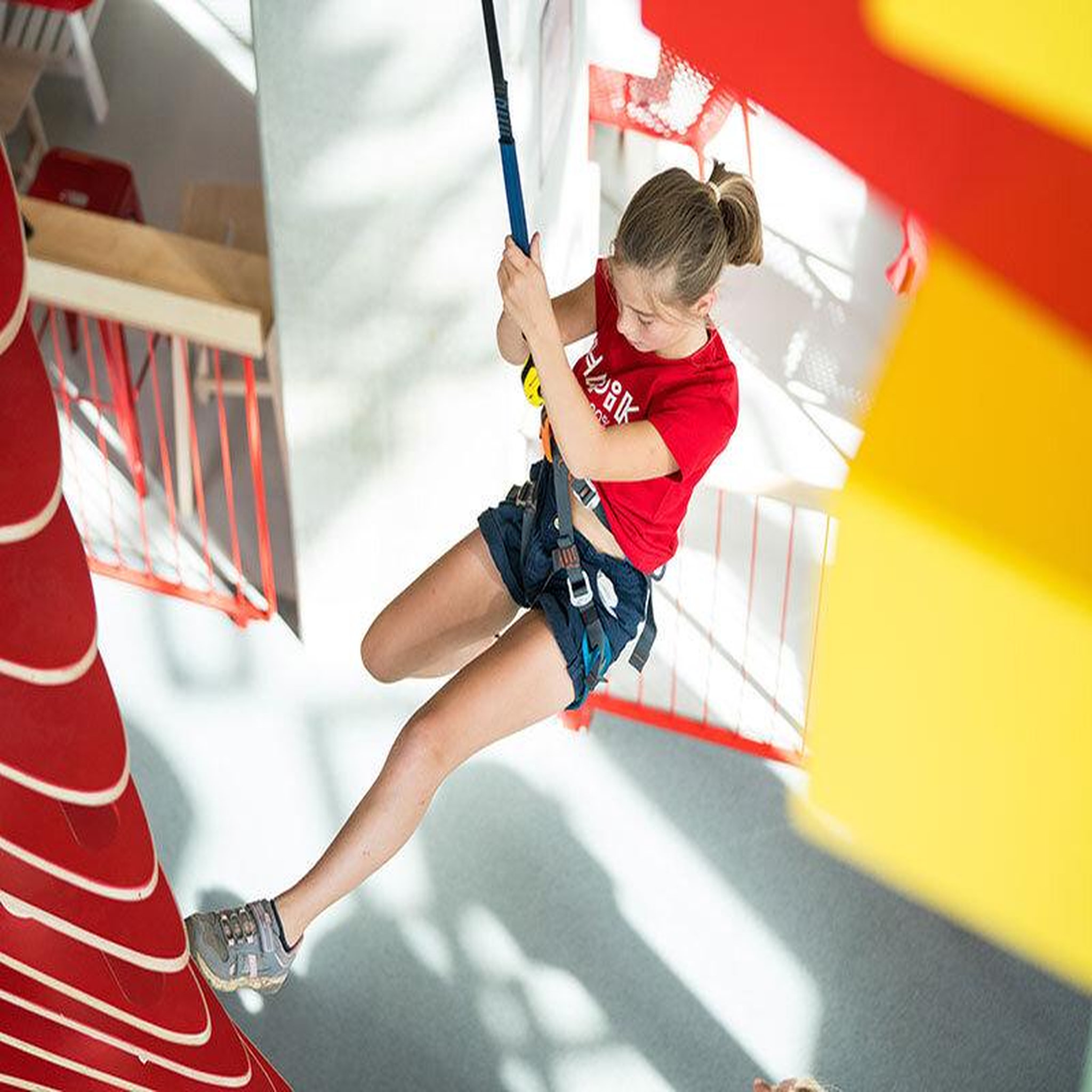Voir la diapositive 3 : Smartbox Session d'escalade en salle : 1h pour 2 personnes à Nanterre - Coffret Cadeau Sport & Aventure