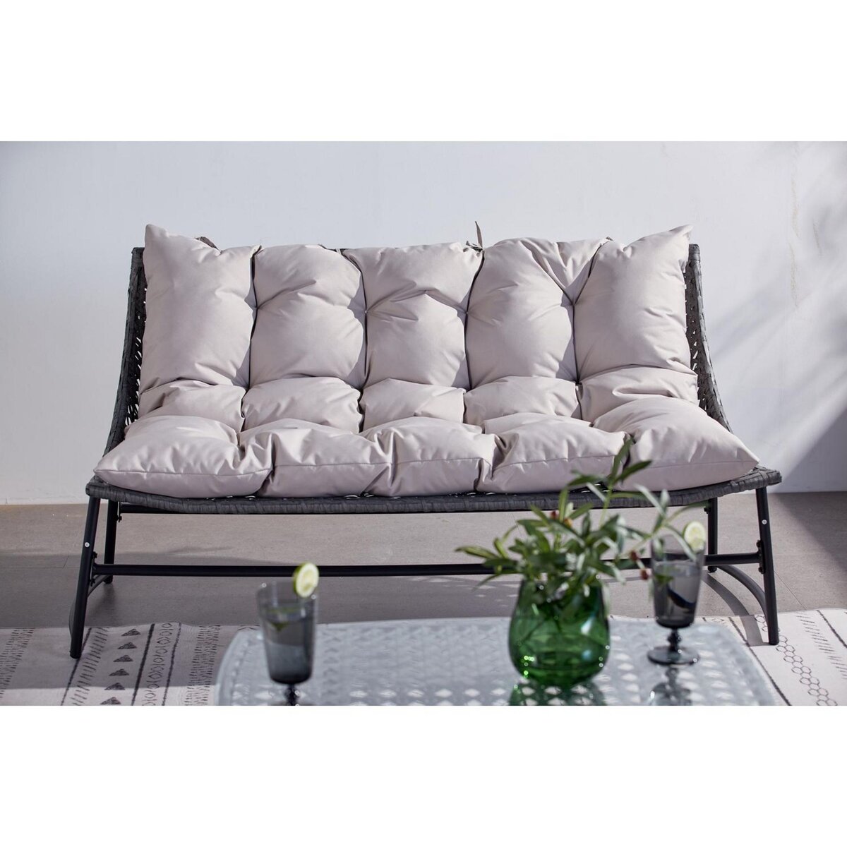 CONCEPT USINE Salon de jardin bas 4 places en résine gris GUAHANA