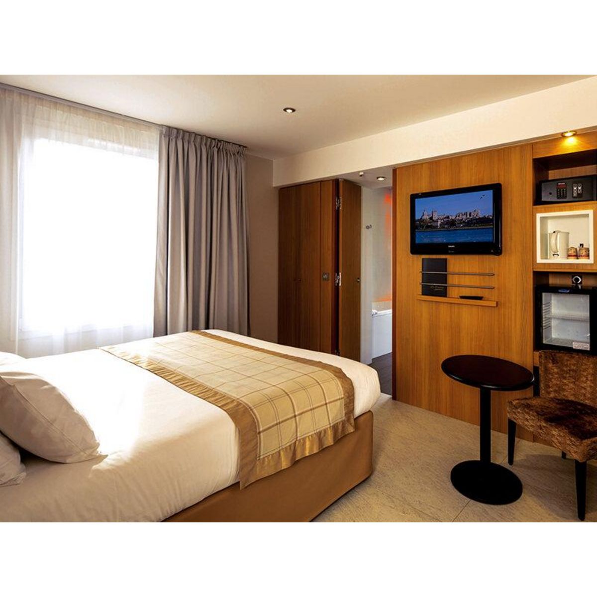 Smartbox 3 jours en hôtel 4* avec dîner à 3 plats à Avignon - Coffret Cadeau Séjour