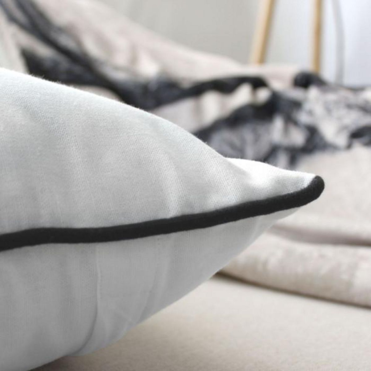 Paris Prix Coussin Déco Imprimé  Epicéa  40x40cm Blanc