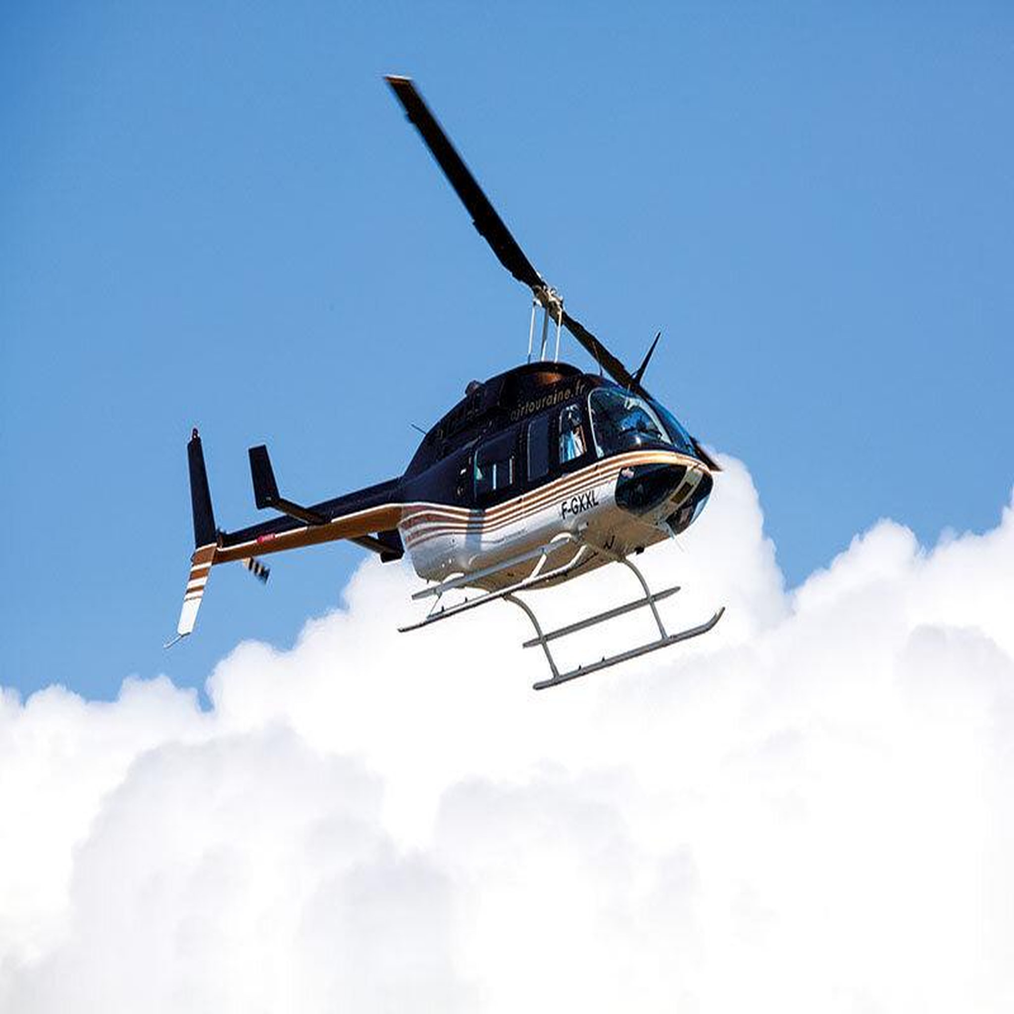 Voir la diapositive 2 : Smartbox Vol en hélicoptère de 25 min au-dessus du château de chenonceau - coffret cadeau sport & aventure