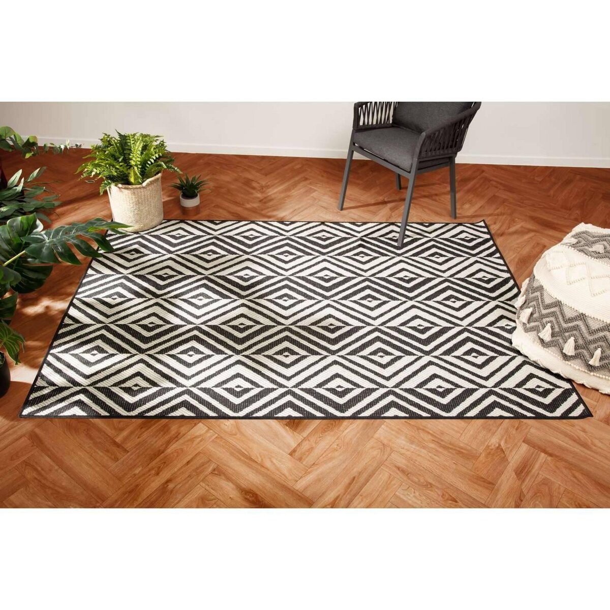 ATMOSPHERA Tapis rectangulaire intérieur et extérieur Géométrique - 120 x 160 cm - Noir et blanc