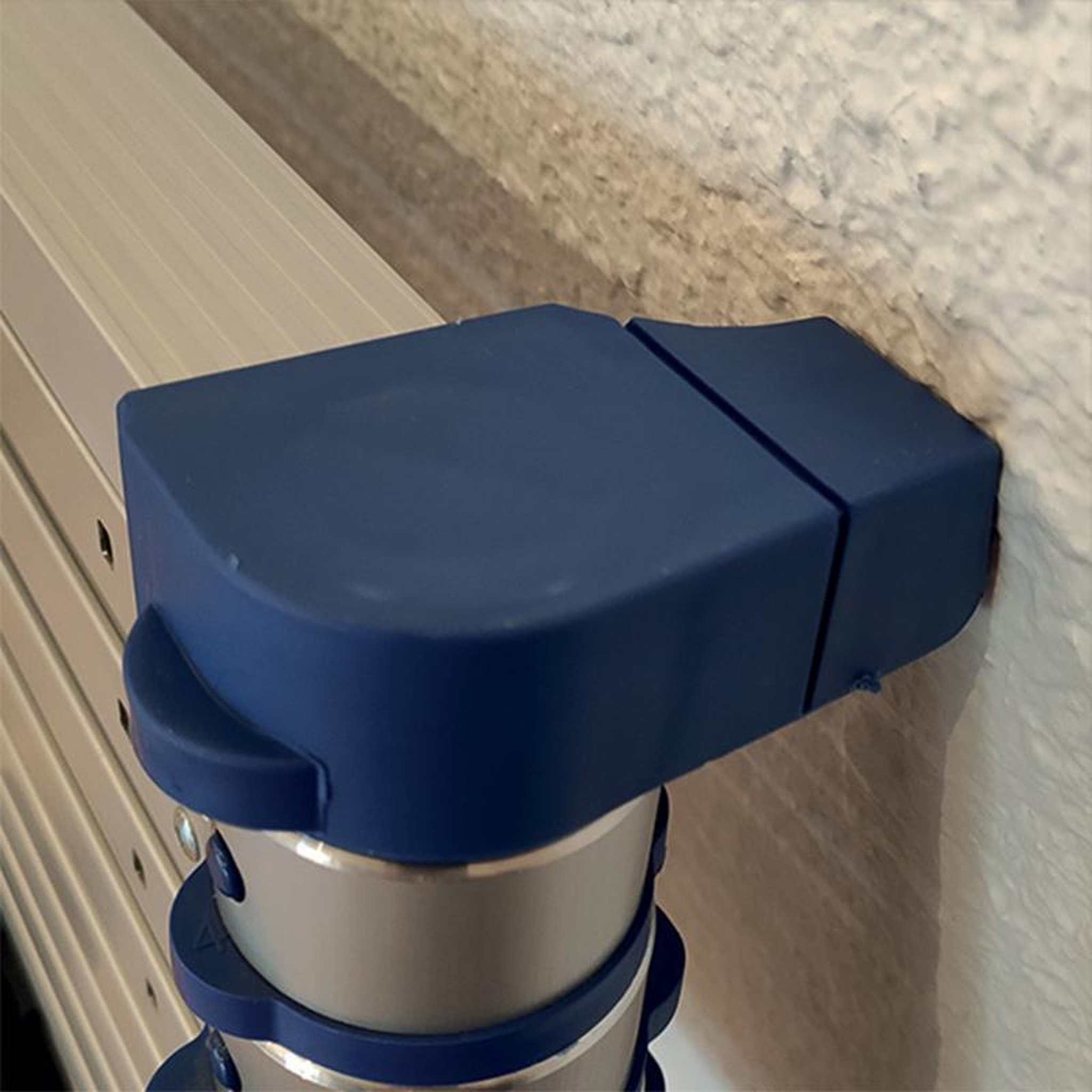 Voir la diapositive 3 : TUBESCA COMABI Echelle télescopique aluminium 4.4m - 94844