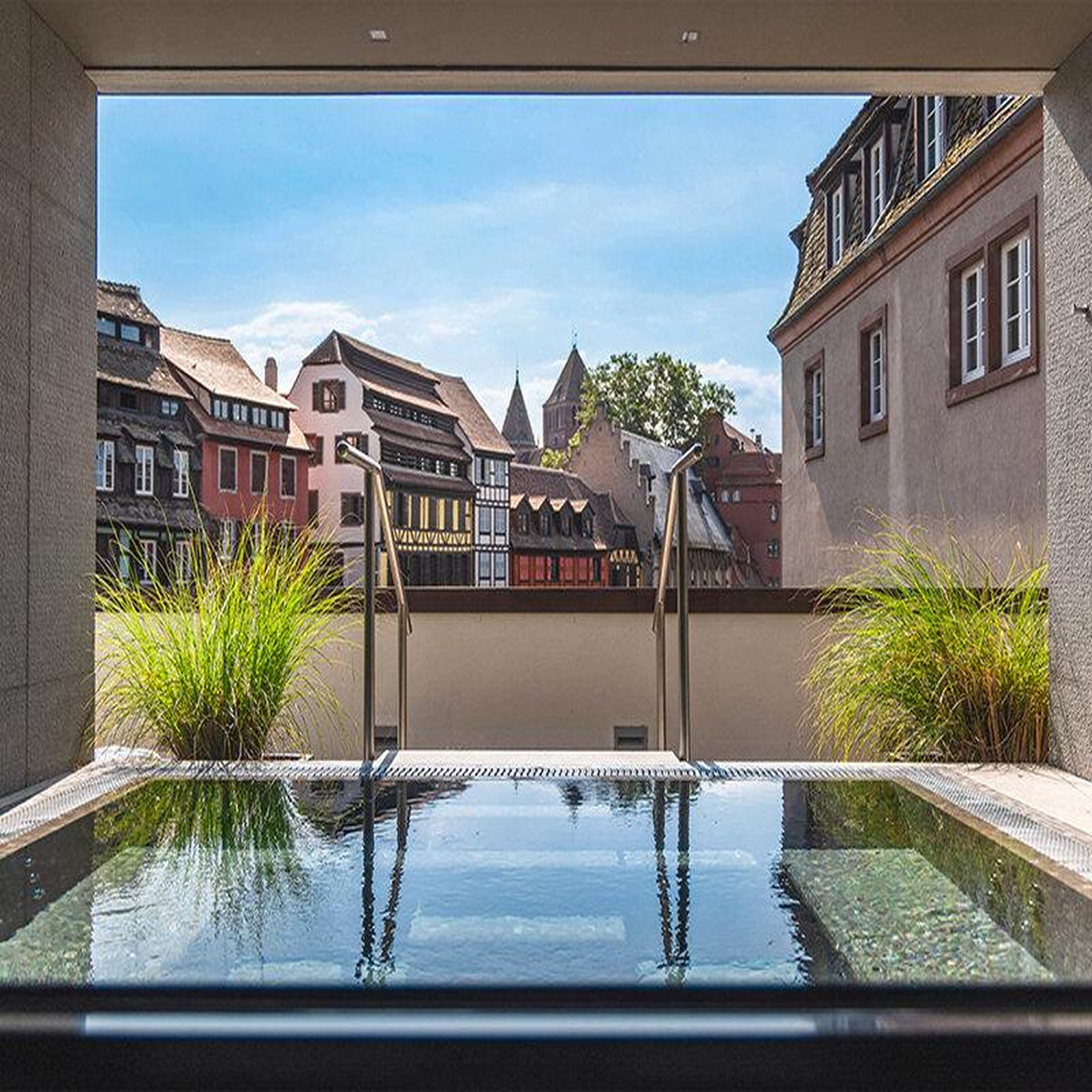 Voir la diapositive 2 : Smartbox 2 jours en hôtel 5* avec spa et bouteille de crémant dans le cœur historique de strasbourg - coffret cadeau séjour