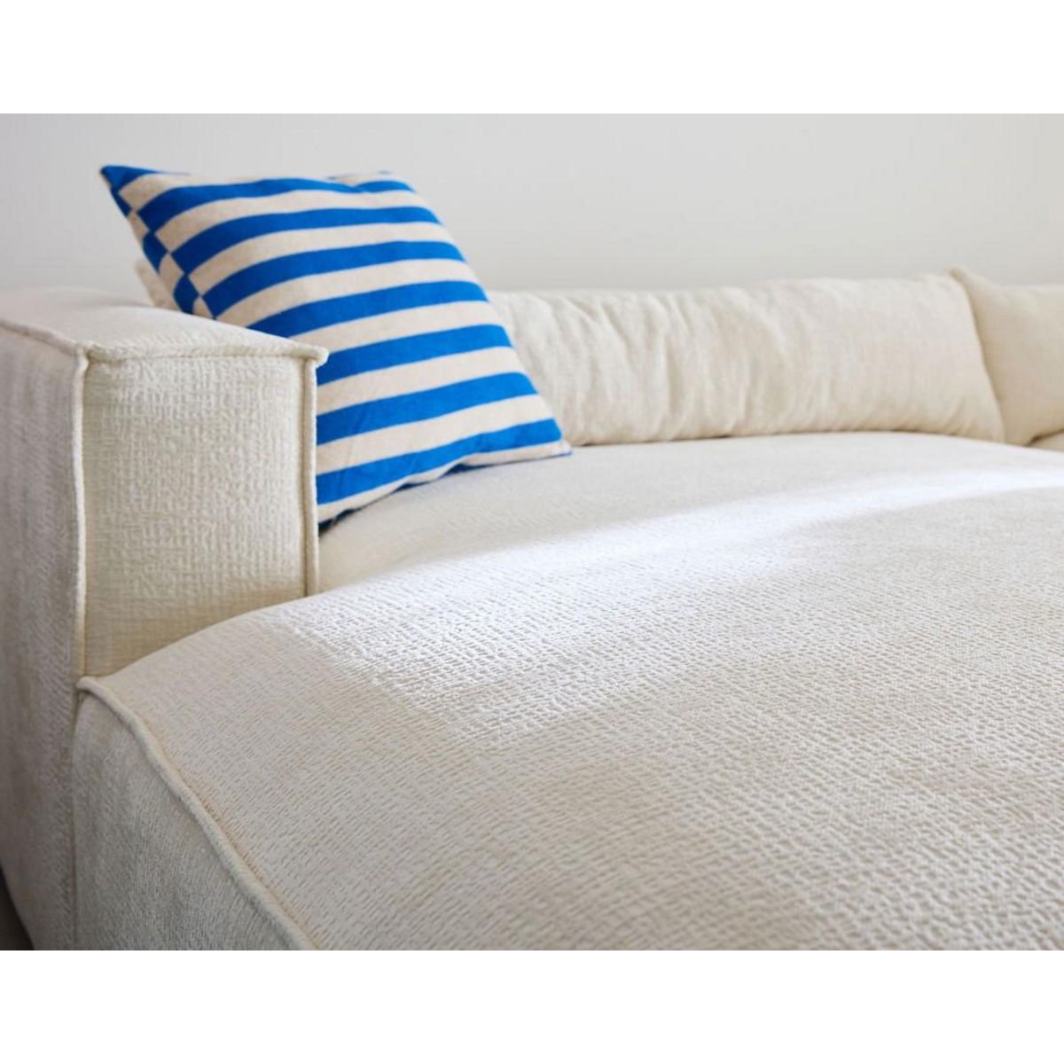 LISA DESIGN Ela - canapé d'angle gauche 4 places - en tissu velours relief