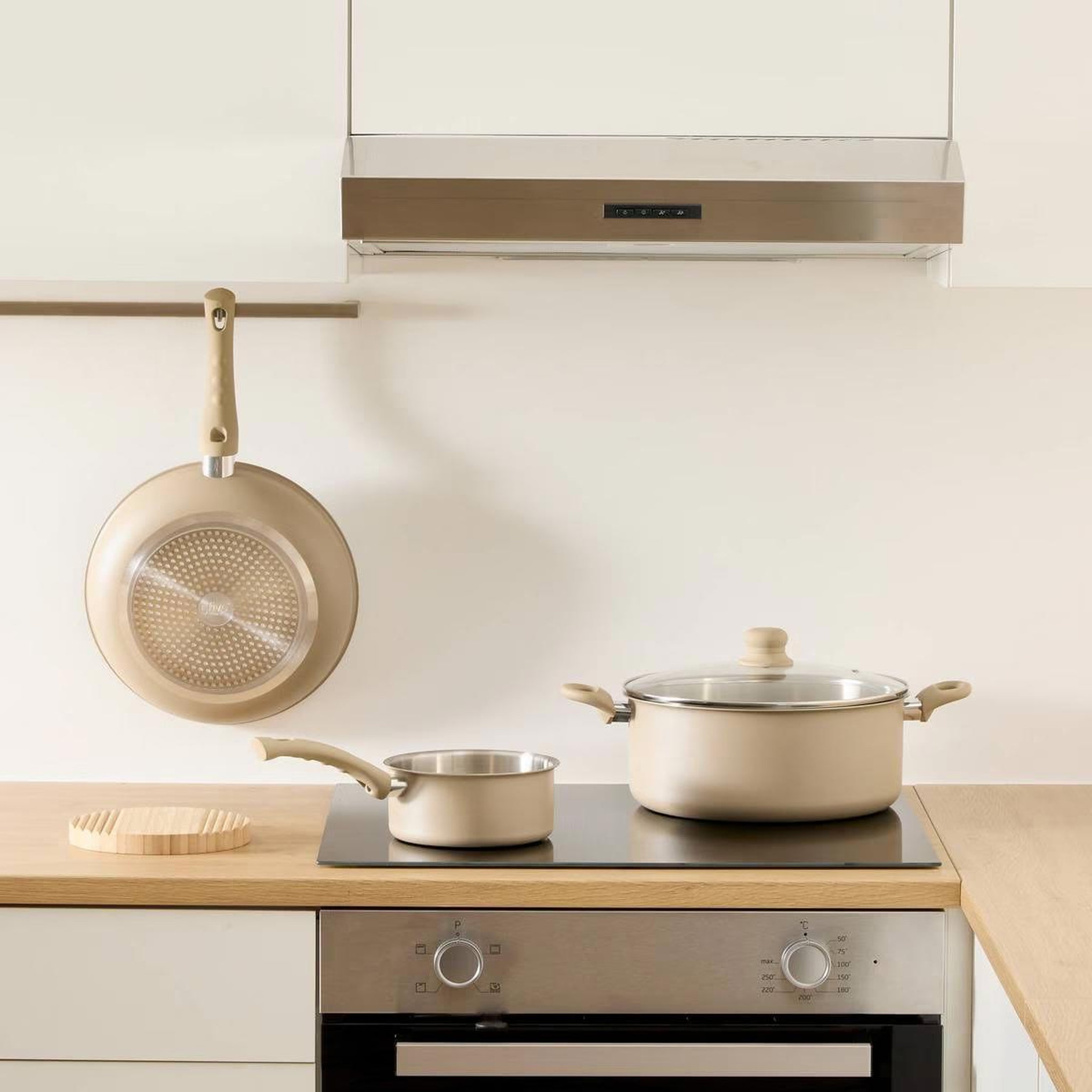 Voir la diapositive 2 : FIVE Casserole en inox  solstice  16cm beige