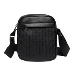 CALVIN KLEIN JEANS Sacoche  Homme Calvin Klein Jeans Emblem Aop Emboss. Coloris disponibles : Noir