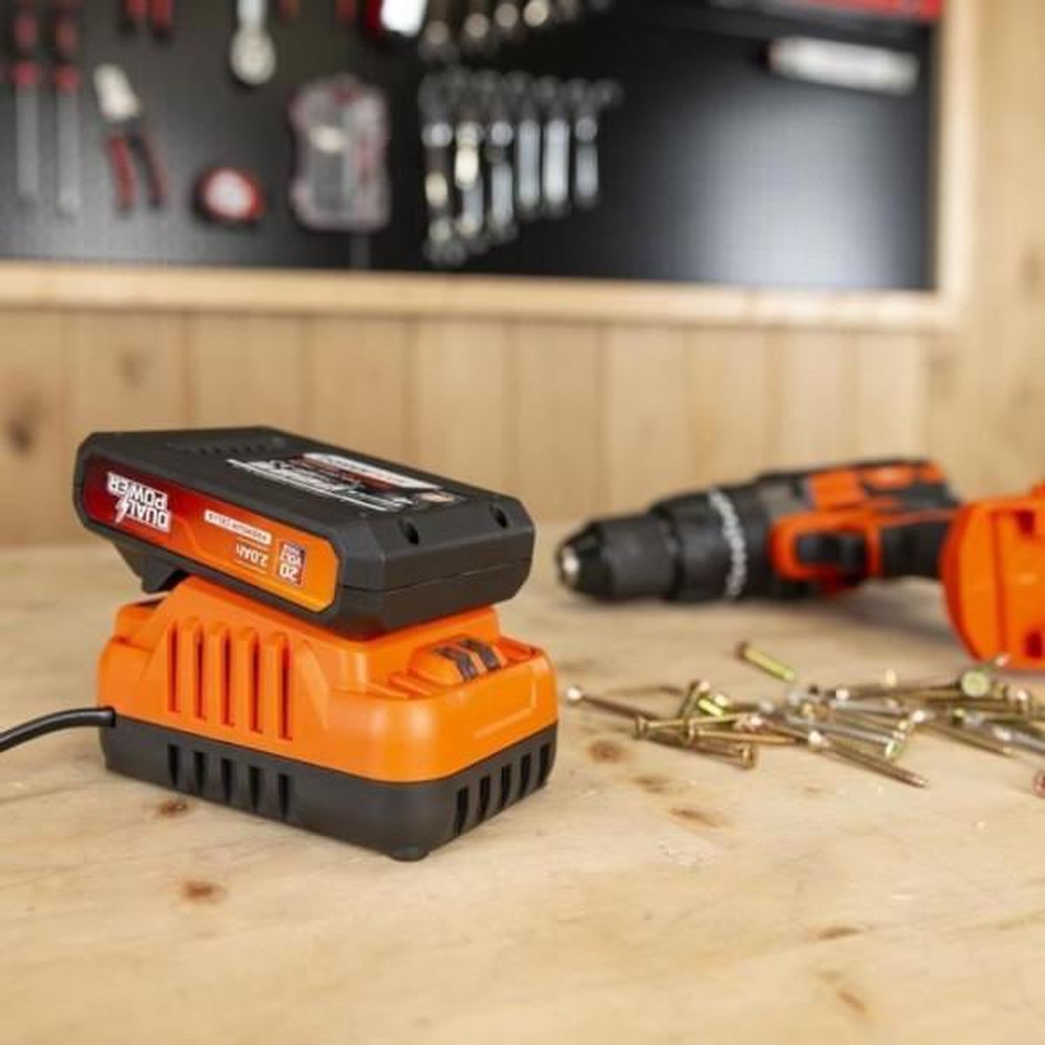 Voir la diapositive 3 : MARKET24 Batterie et Chargeur - Dual Power - POWDP90620 - Batterie 2,0Ah de 20V et chargeur 2A - Pour outils de bricolage sans Fil de 20V
