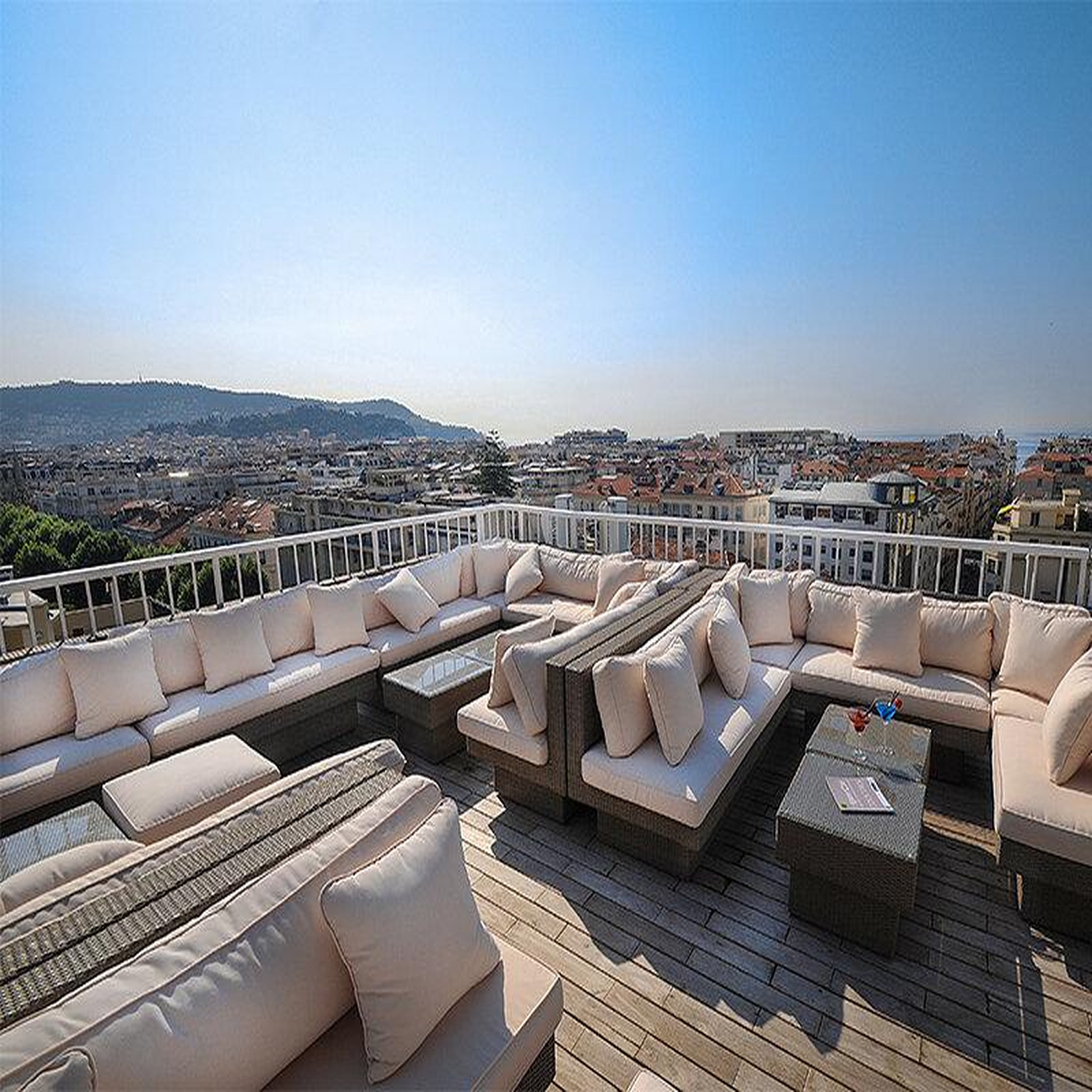 Voir la diapositive 4 : Smartbox 2 jours à nice en hôtel 4* avec modelage et accès à l'espace détente - coffret cadeau séjour