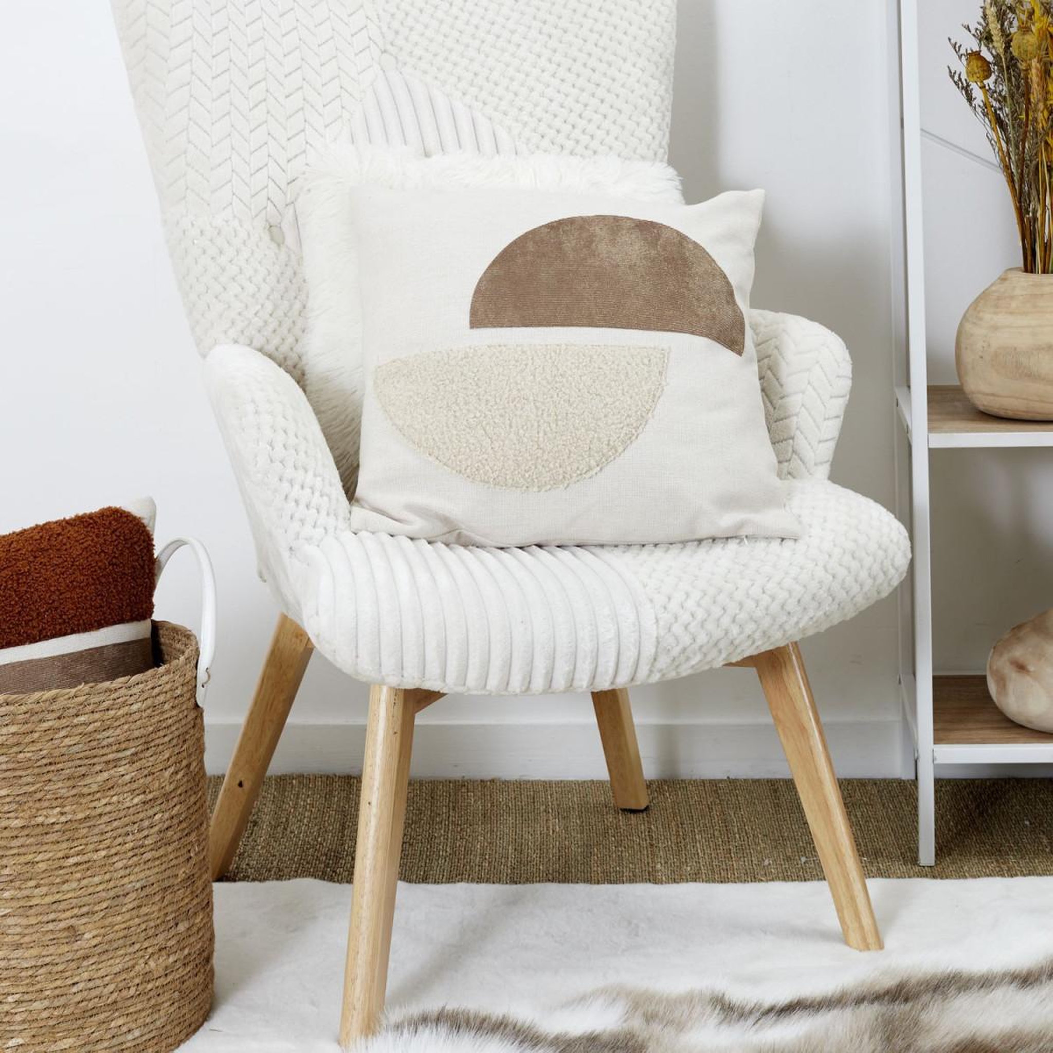 Voir la diapositive 5 : The Home Deco Factory Coussin déco bouclette  natural  40x40cm beige
