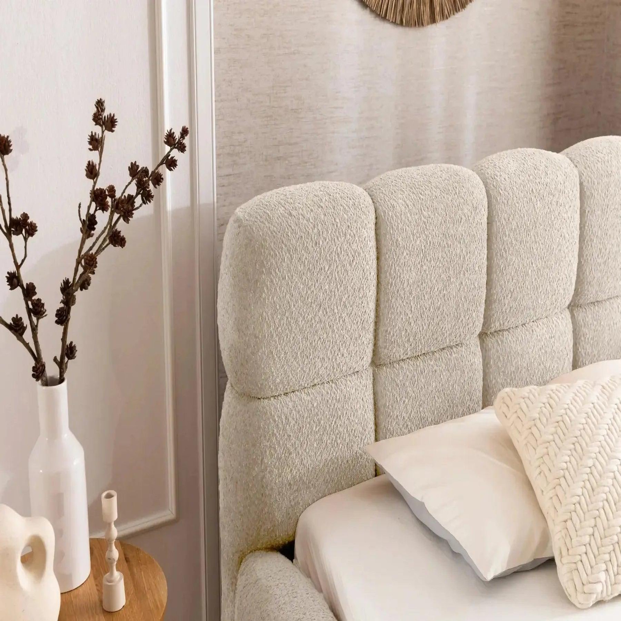 Voir la diapositive 4 : CASANOVA PARIS Elise - lit coffre tissu bouclette